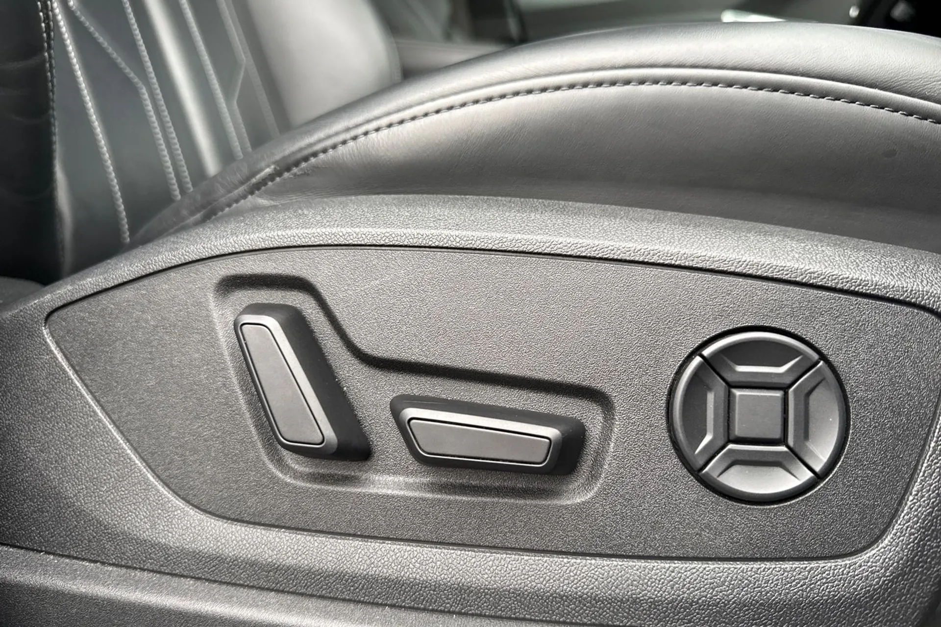 Audi Q8 thumbnail image number 46