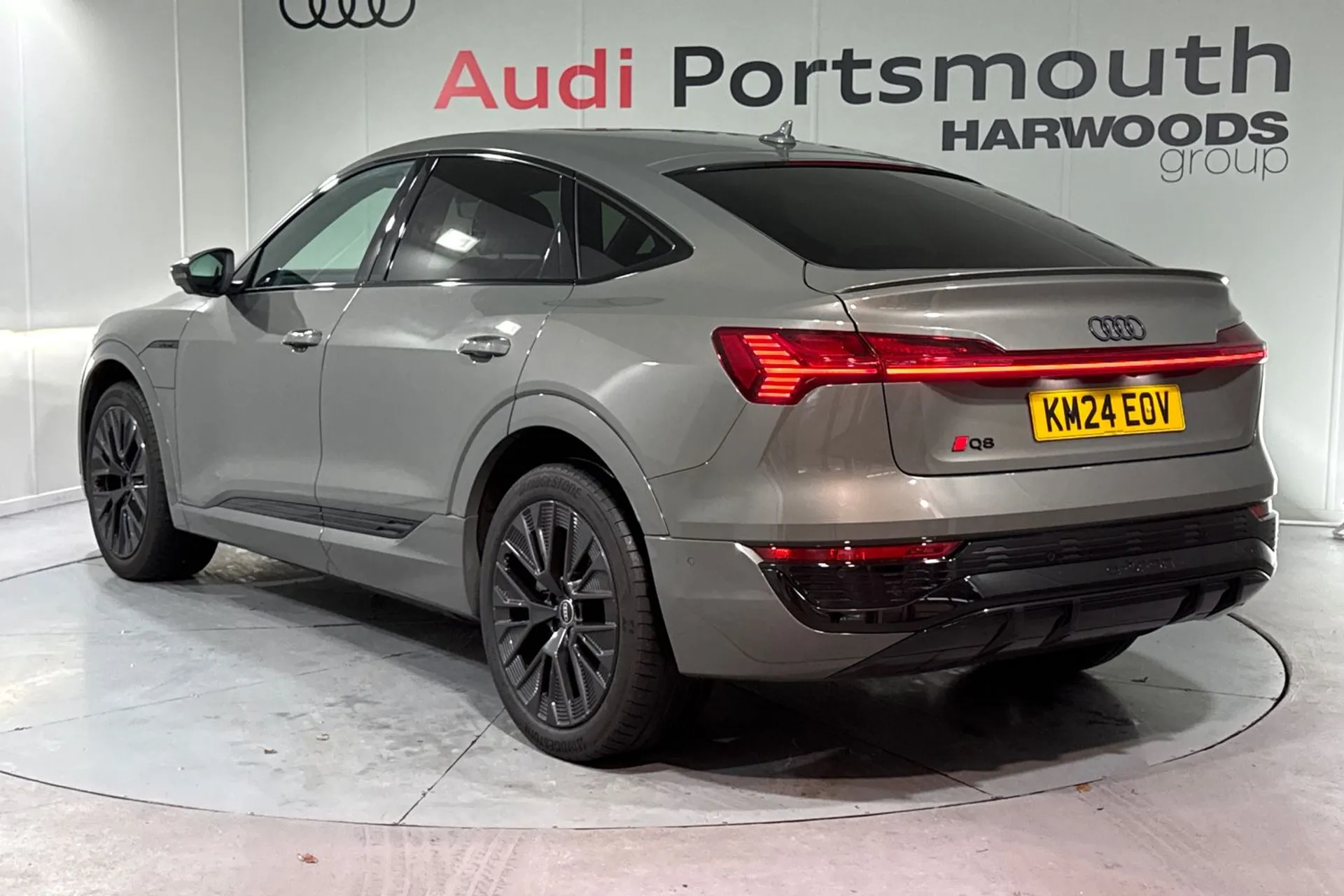 Audi Q8 thumbnail image number 12