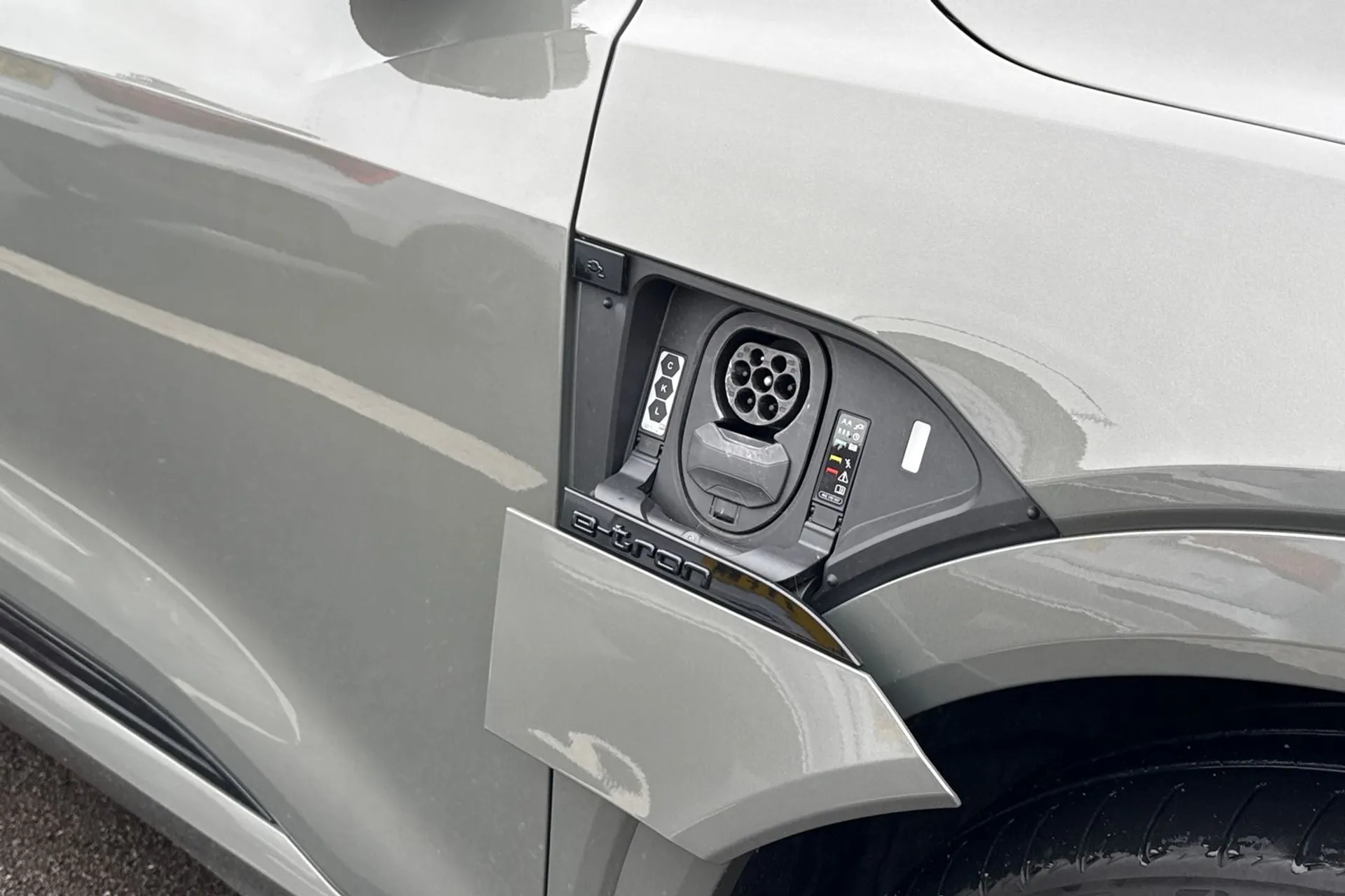 Audi Q8 thumbnail image number 19