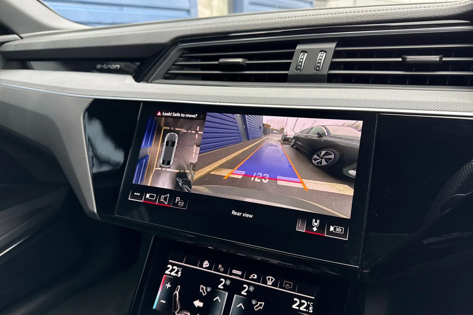 Audi Q8 thumbnail image number 5