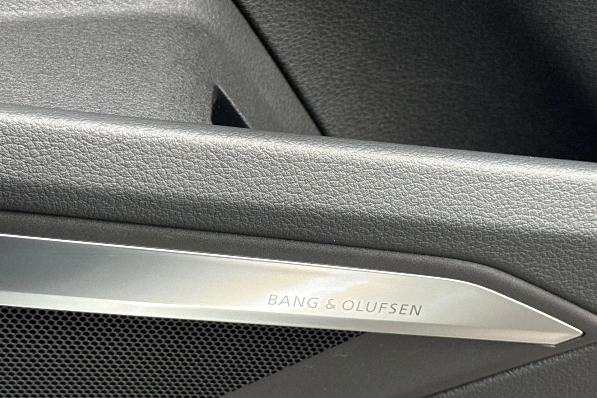 Audi Q8 thumbnail image number 6