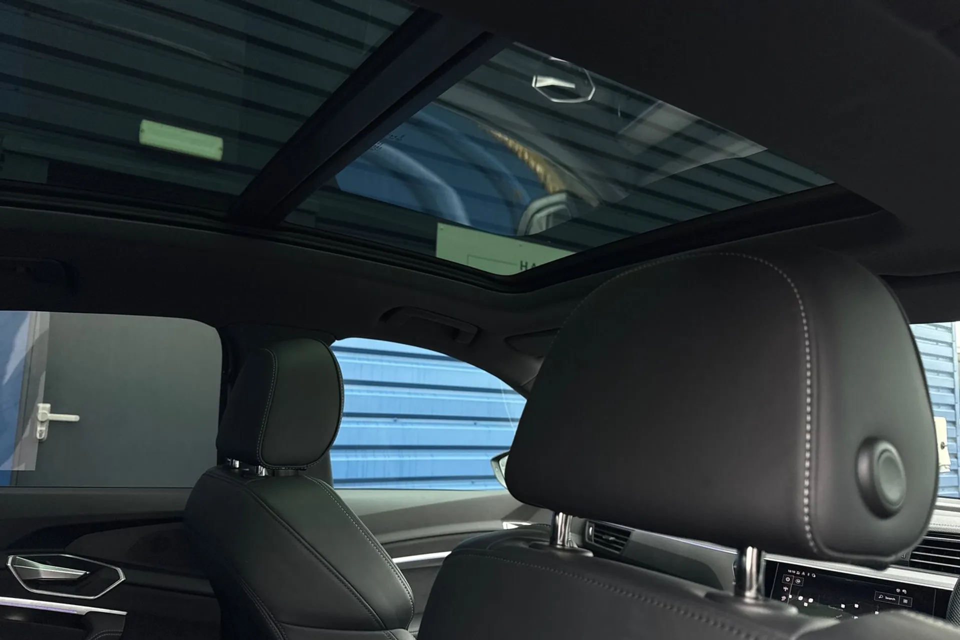 Audi Q8 thumbnail image number 26