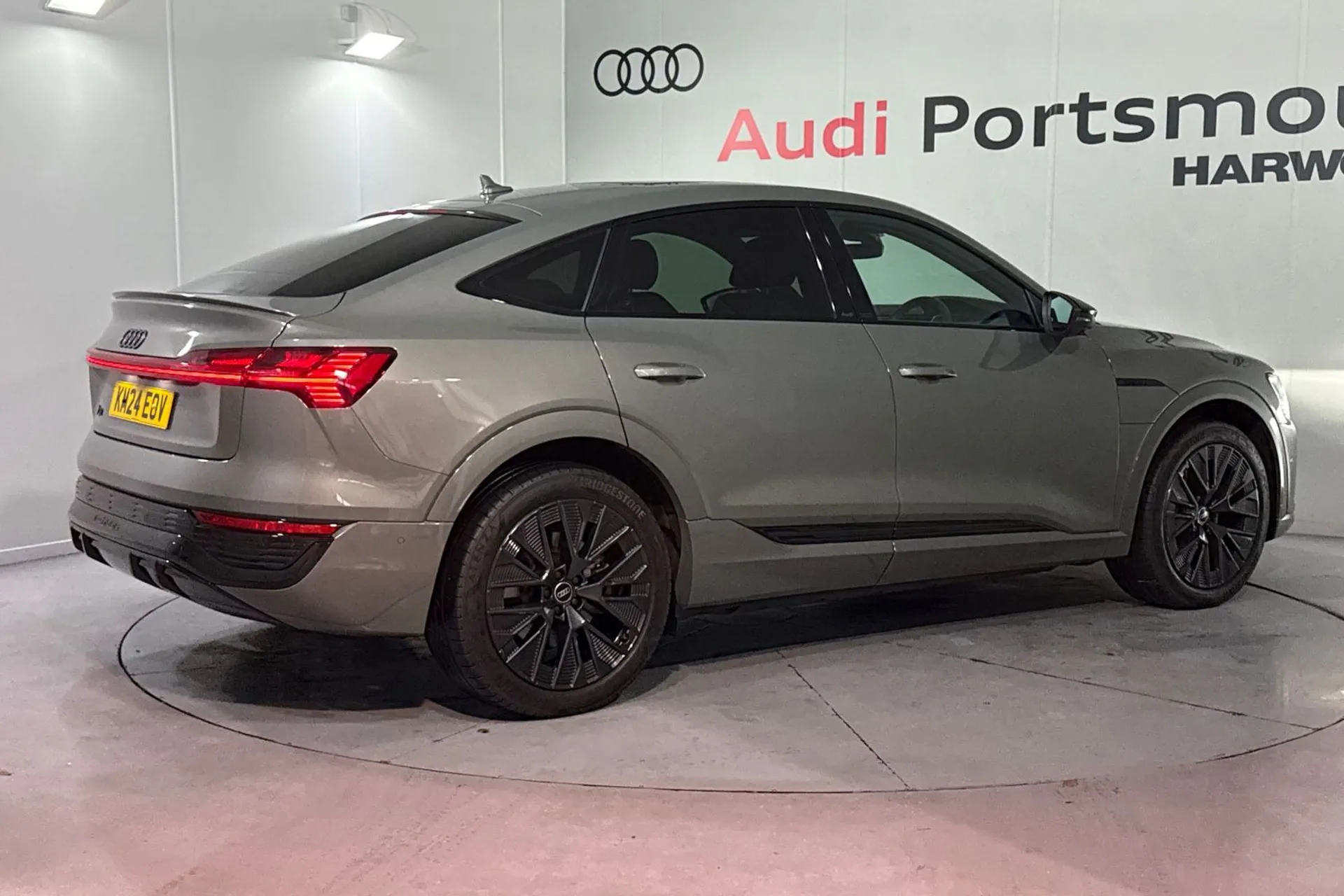 Audi Q8 thumbnail image number 11
