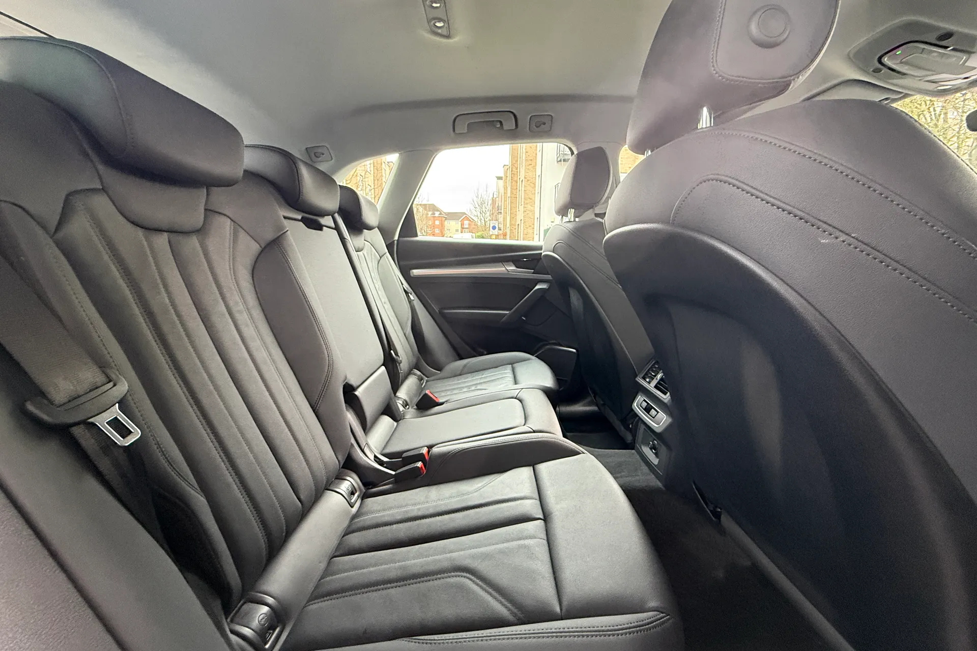 Audi Q5 thumbnail image number 35