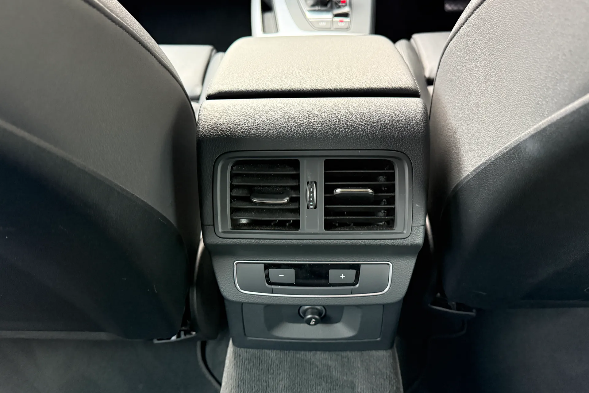 Audi Q5 thumbnail image number 37