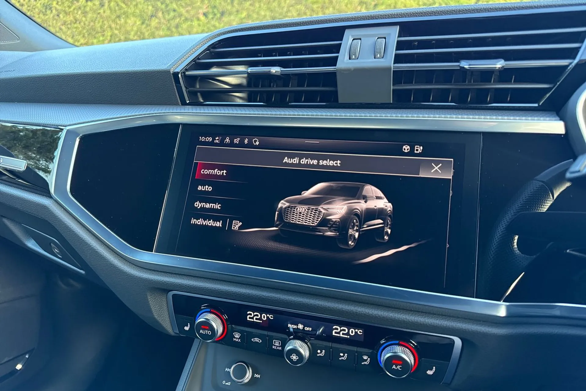 Audi Q3 thumbnail image number 33