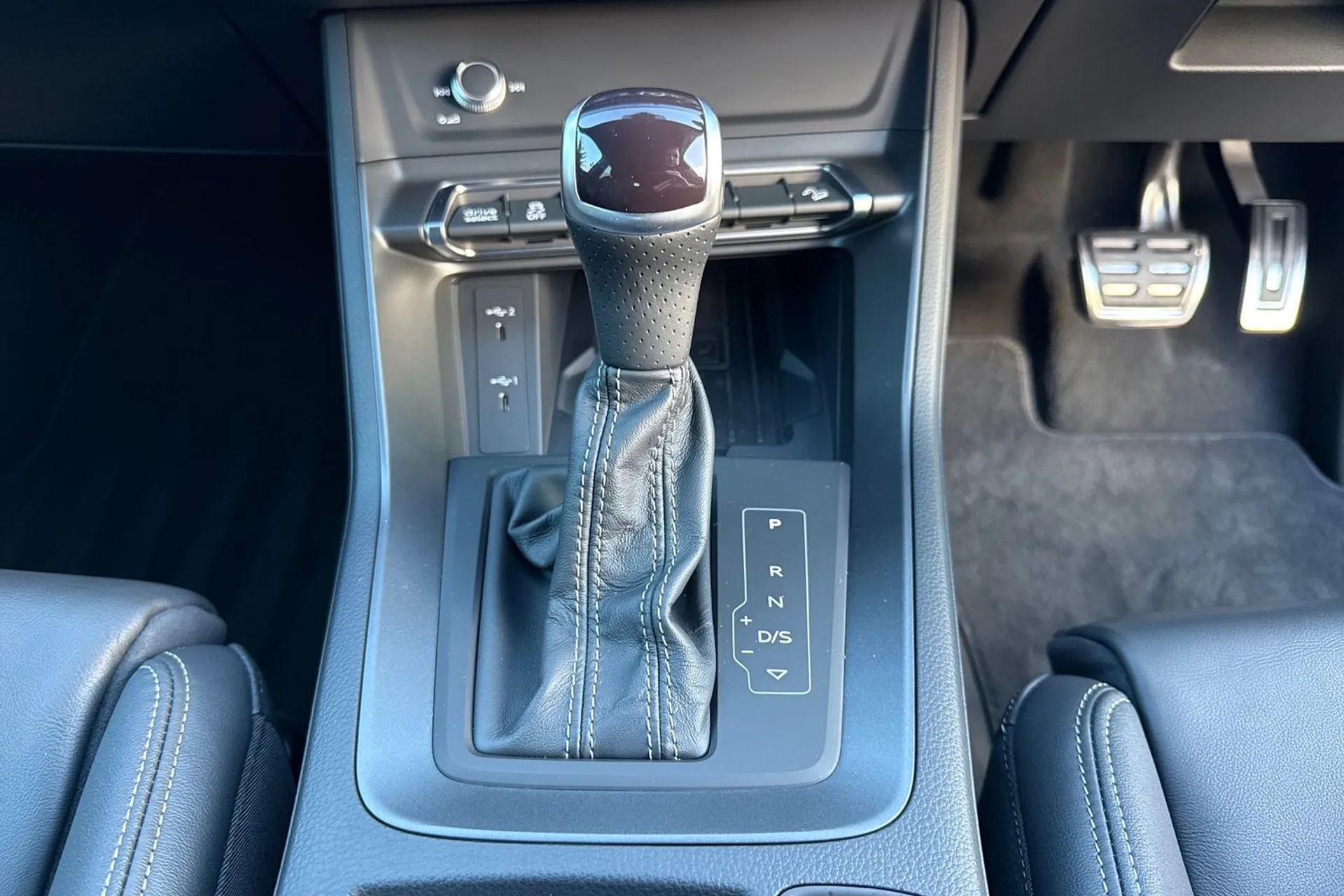 Audi Q3 thumbnail image number 42