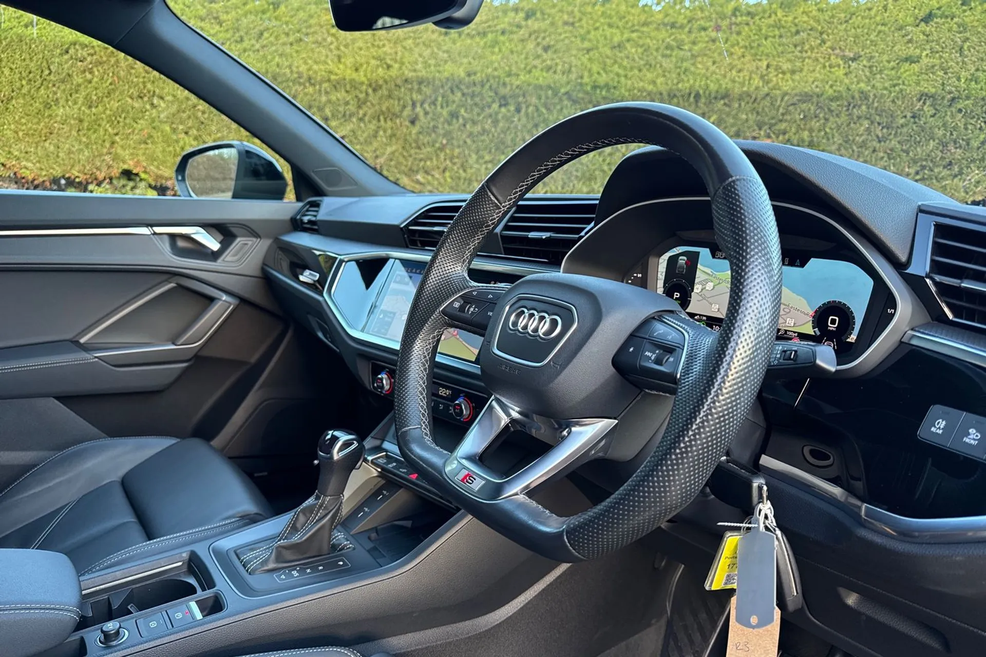 Audi Q3 thumbnail image number 32