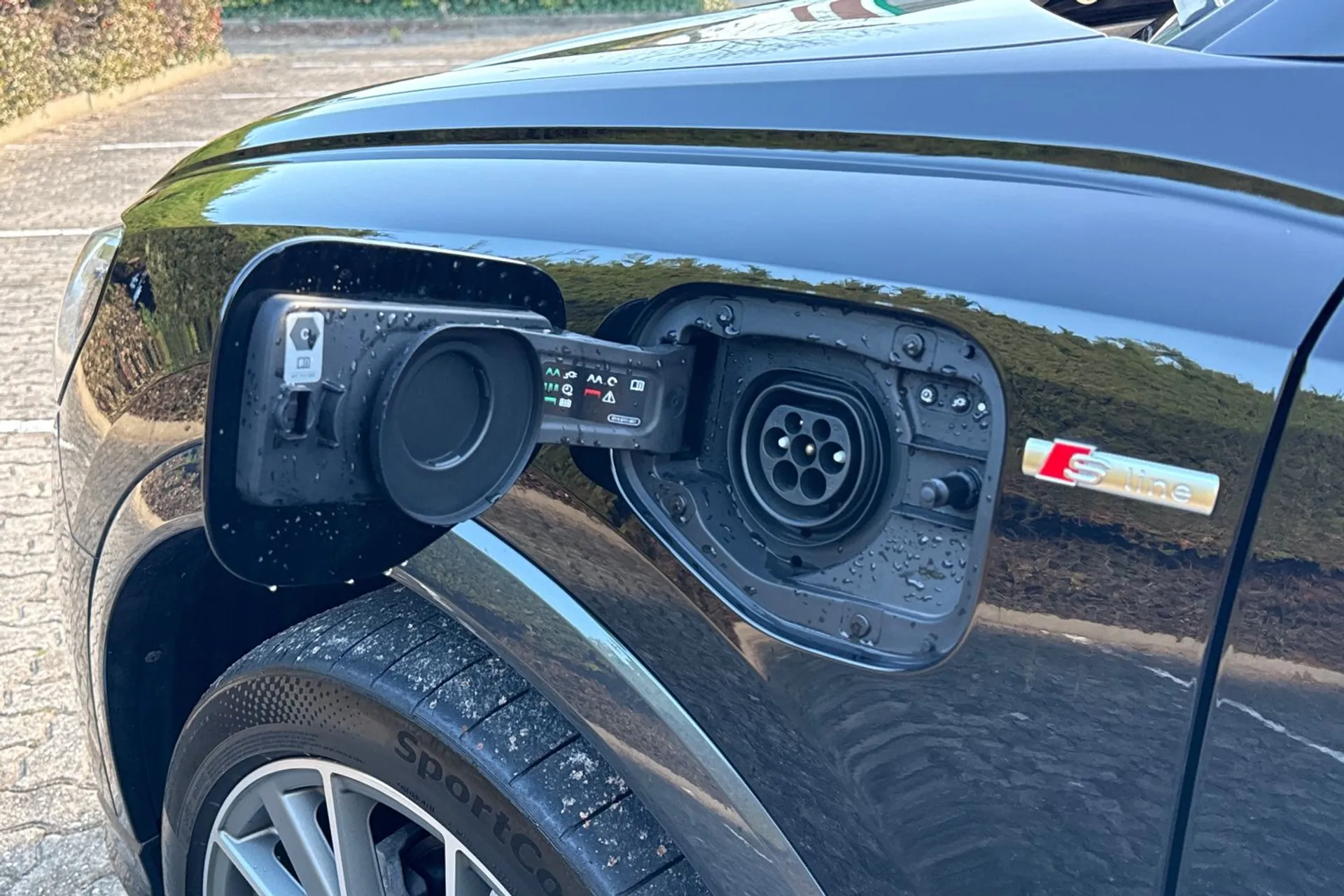 Audi Q3 thumbnail image number 18