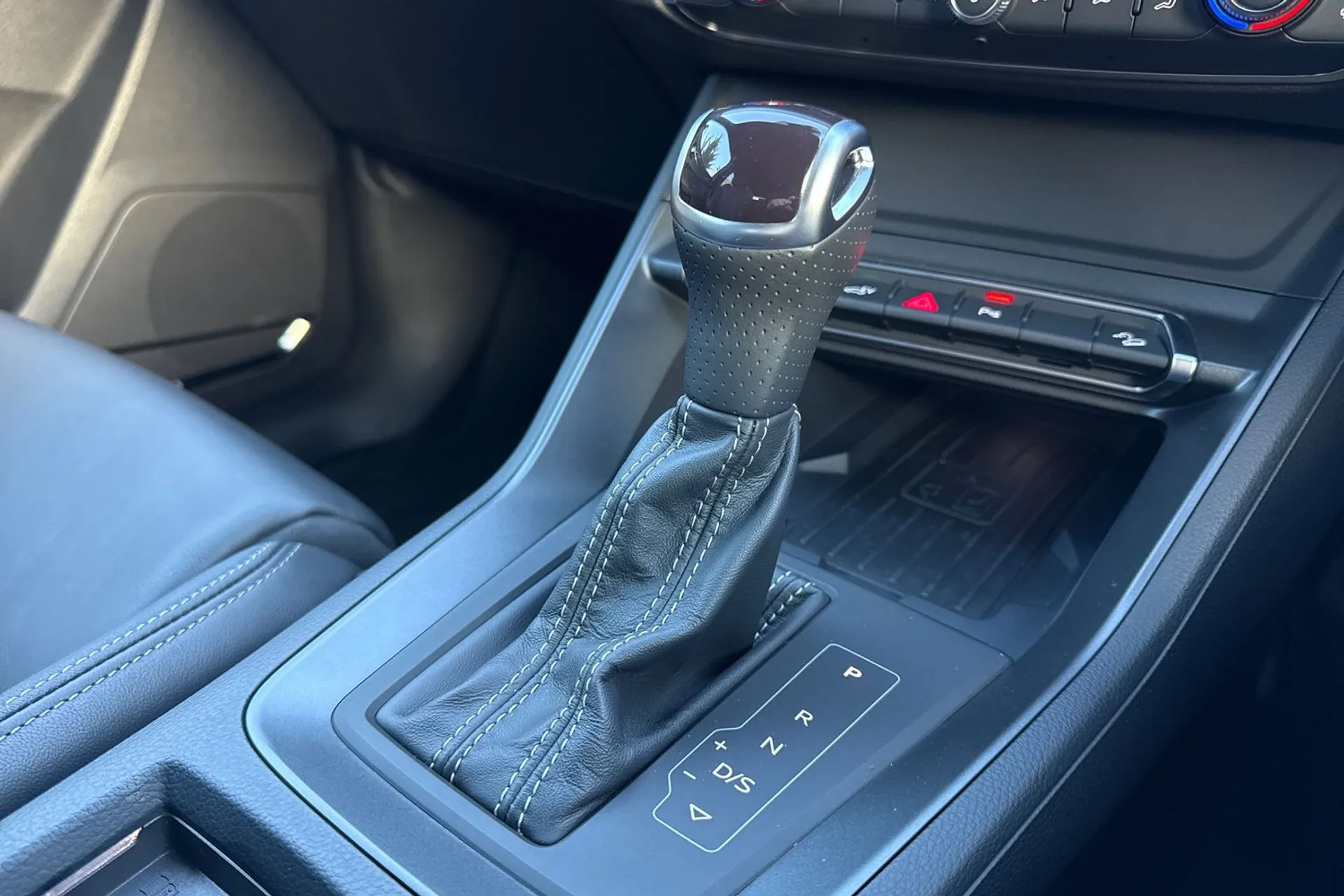 Audi Q3 thumbnail image number 27