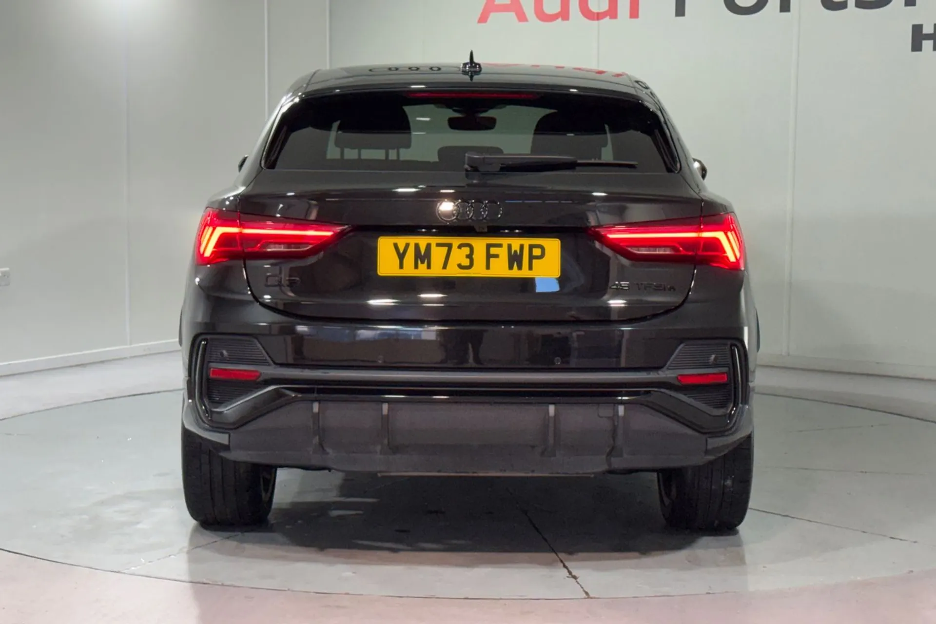Audi Q3 thumbnail image number 10