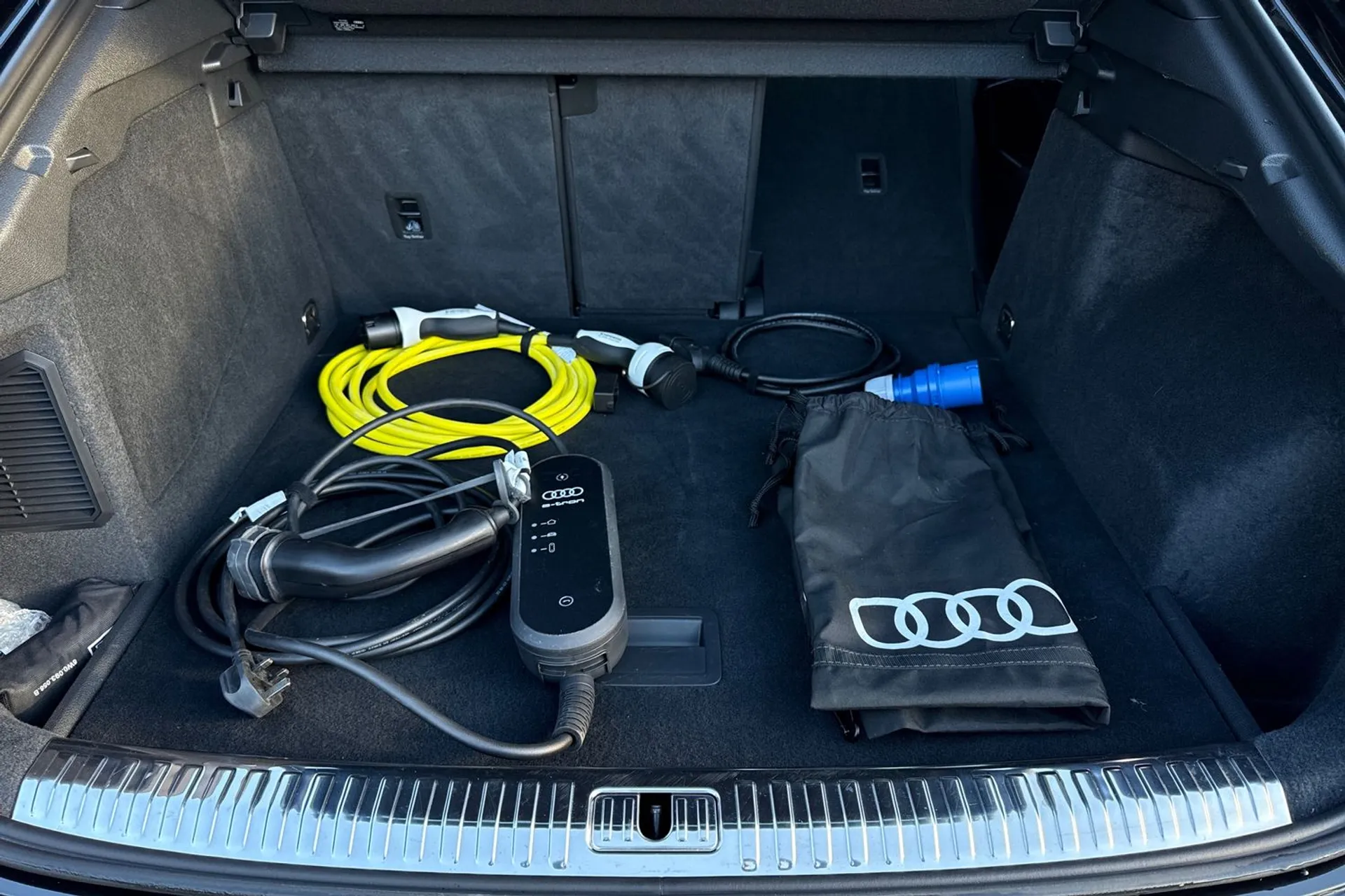 Audi Q3 thumbnail image number 20