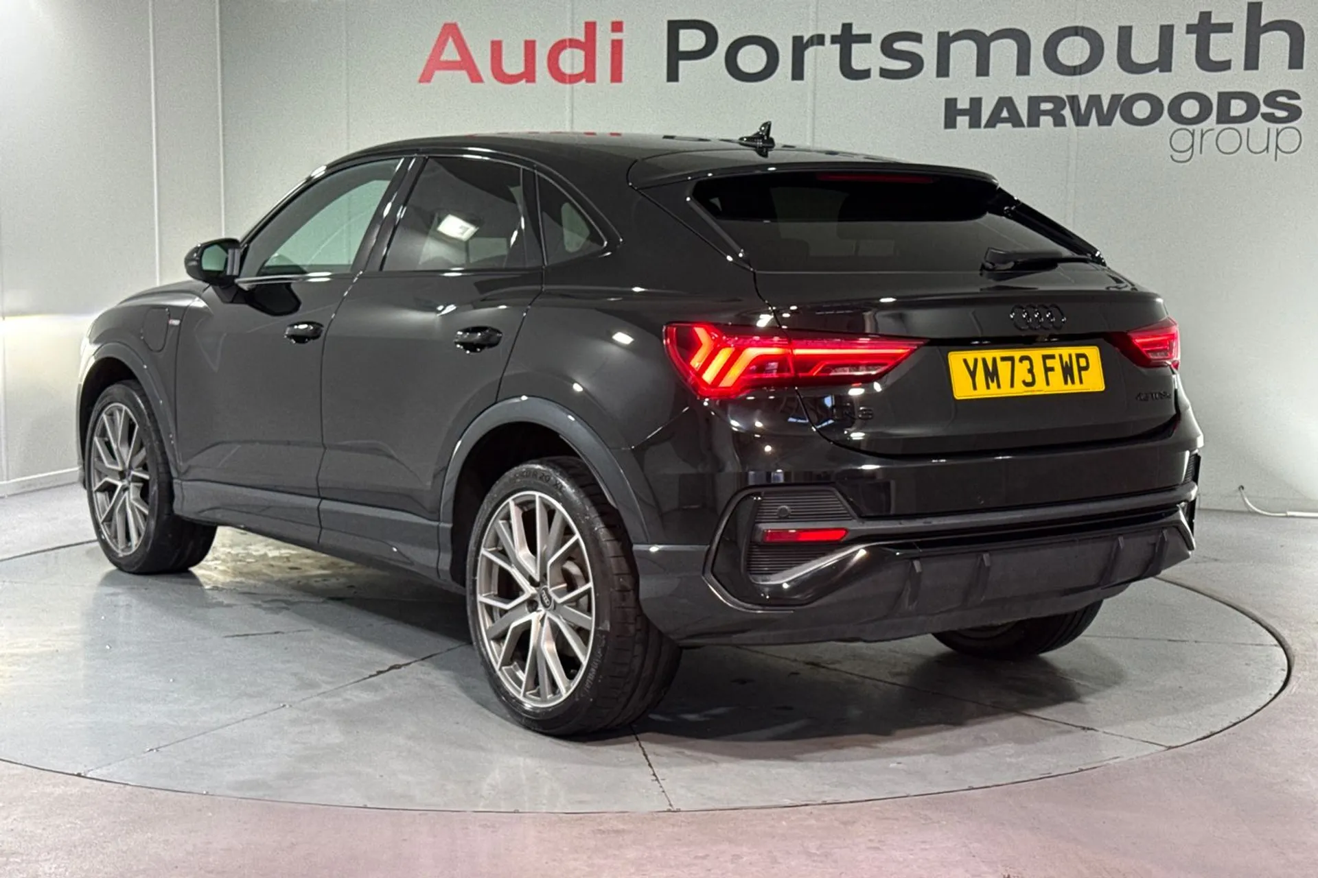 Audi Q3 thumbnail image number 11