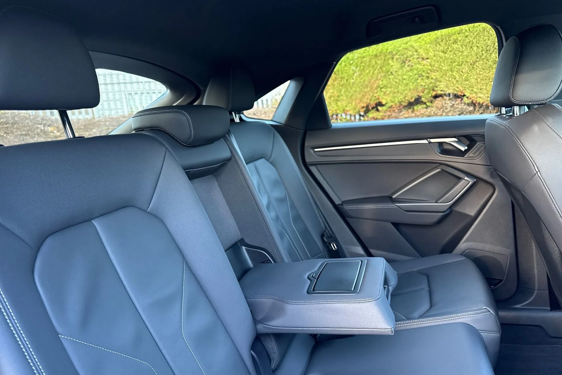 Audi Q3 thumbnail image number 24