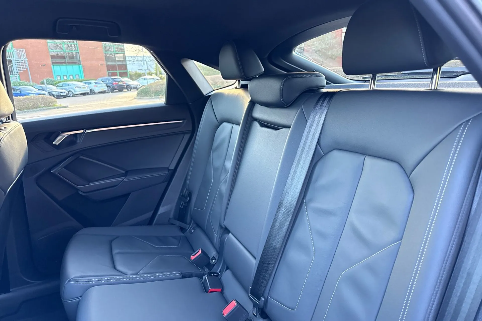 Audi Q3 thumbnail image number 38