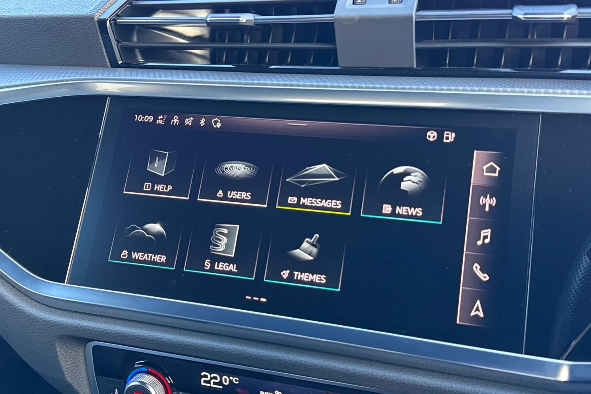 Audi Q3 thumbnail image number 36