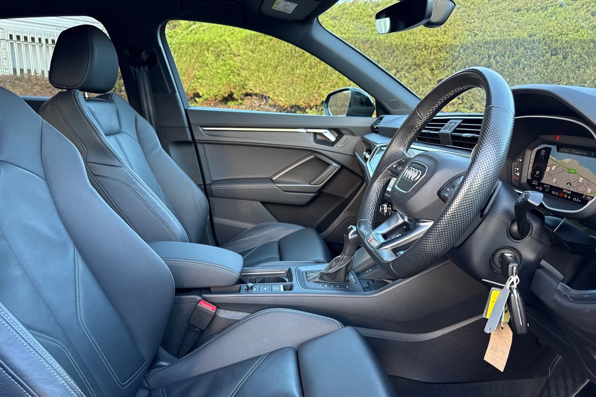 Audi Q3 thumbnail image number 30