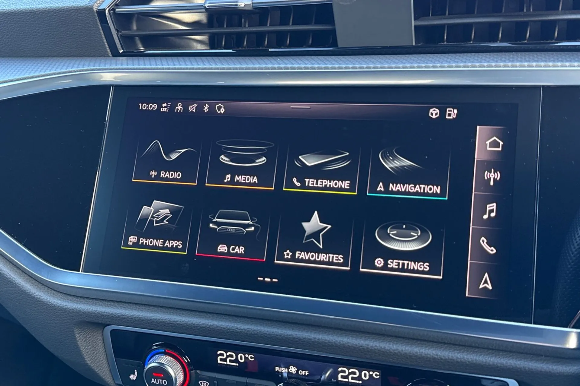 Audi Q3 thumbnail image number 28