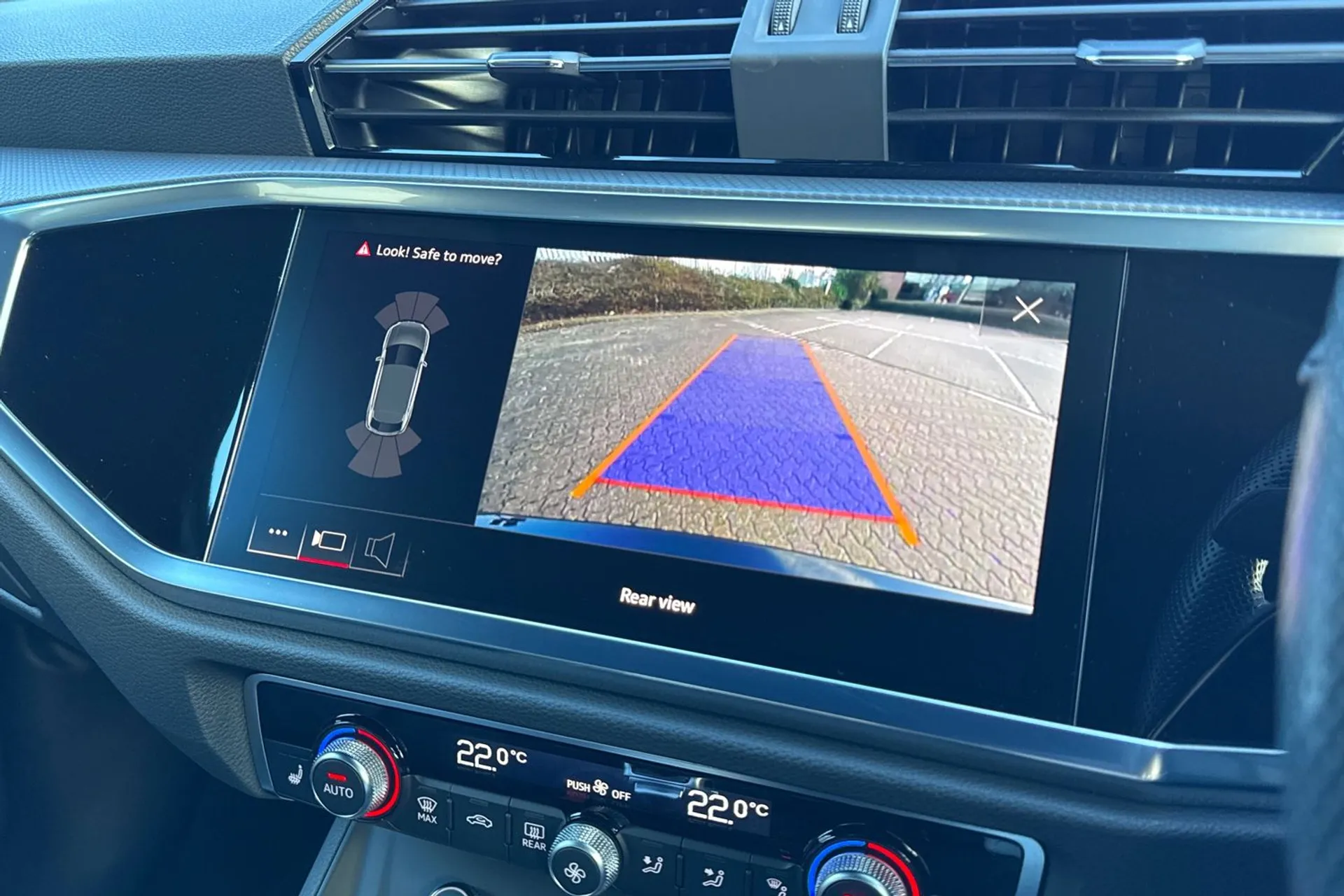 Audi Q3 thumbnail image number 4