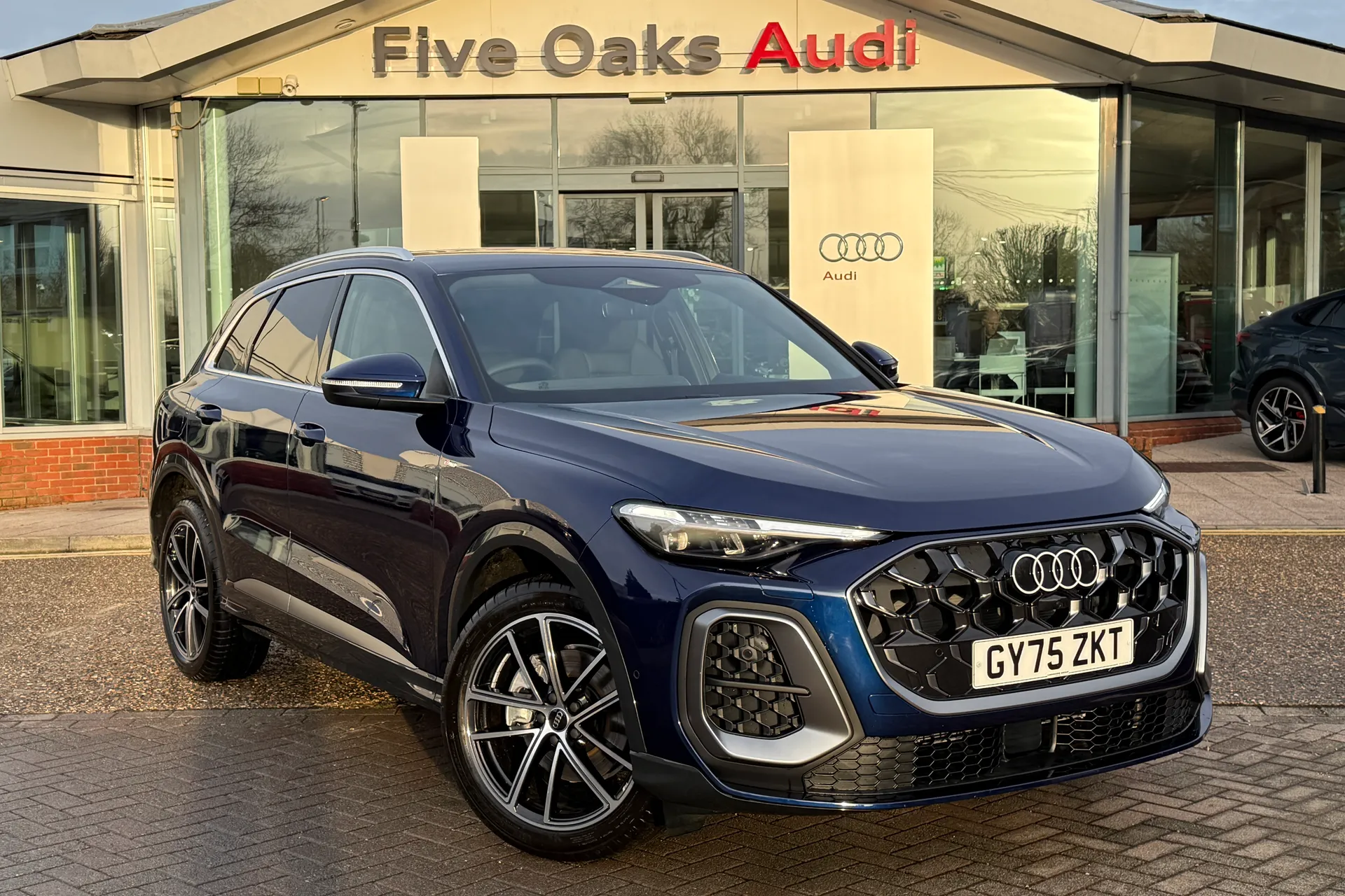 Audi Q5 focused image