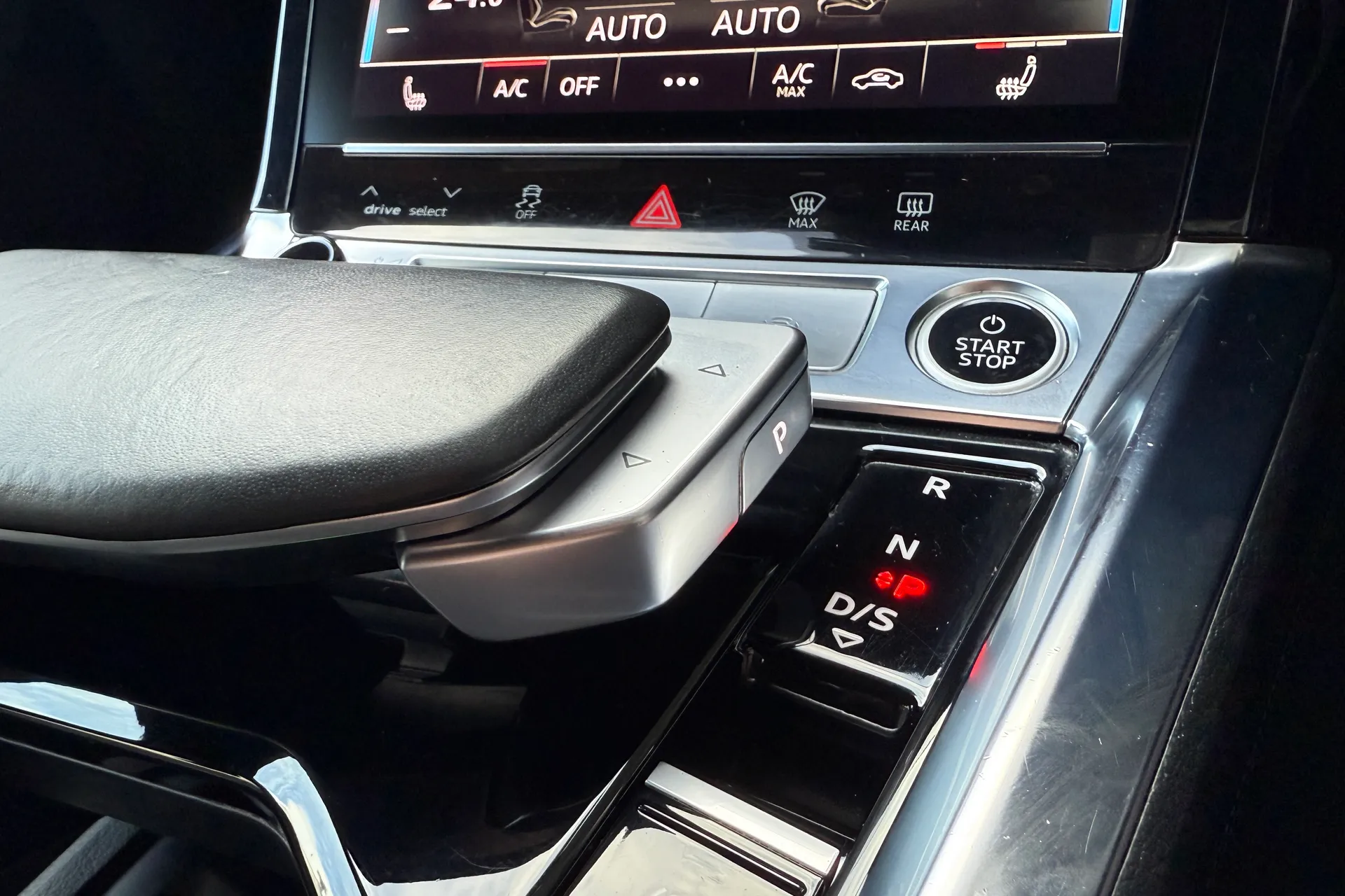 Audi e-tron thumbnail image number 18