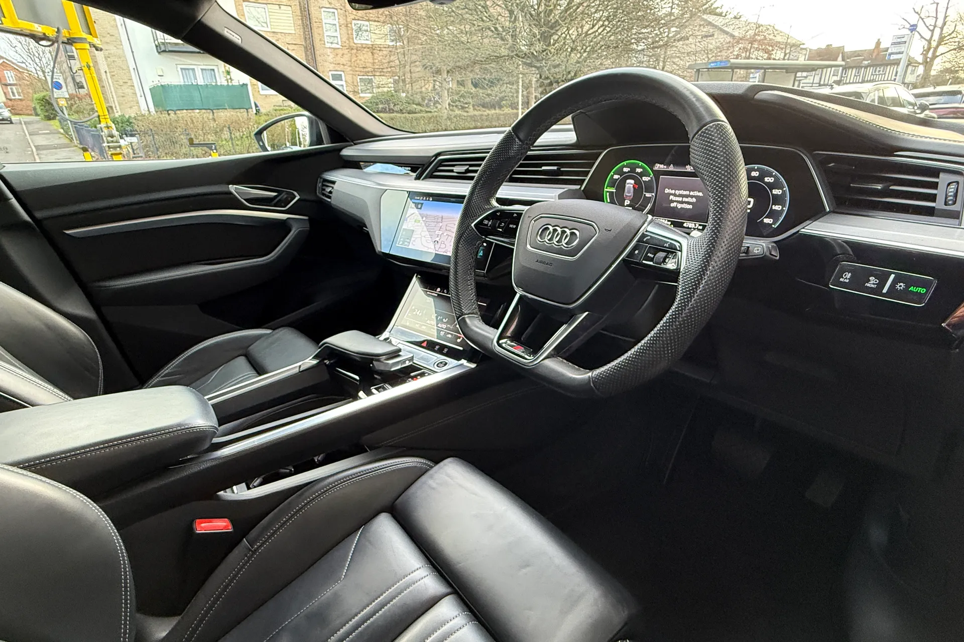 Audi e-tron thumbnail image number 8