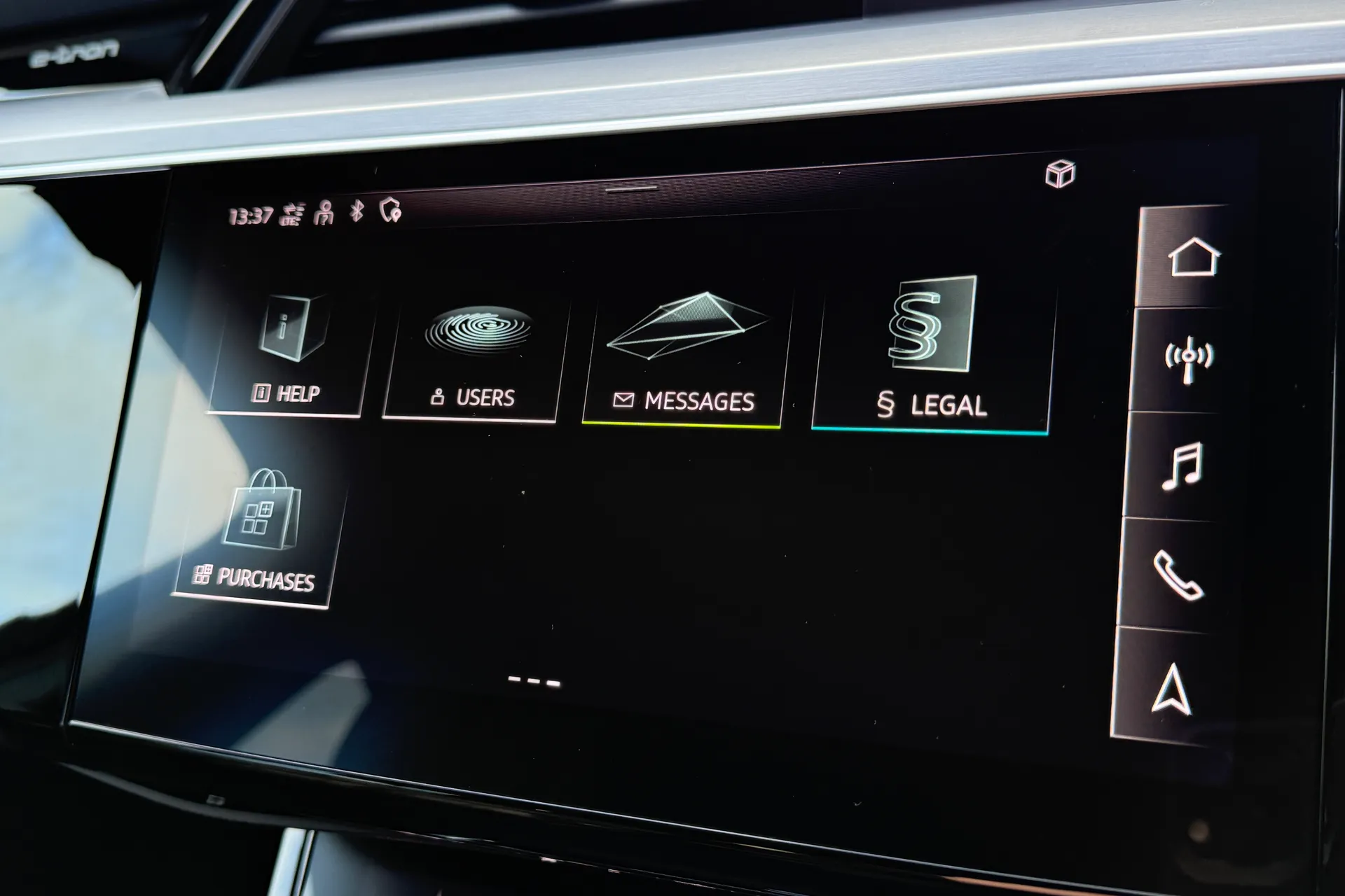 Audi e-tron thumbnail image number 26