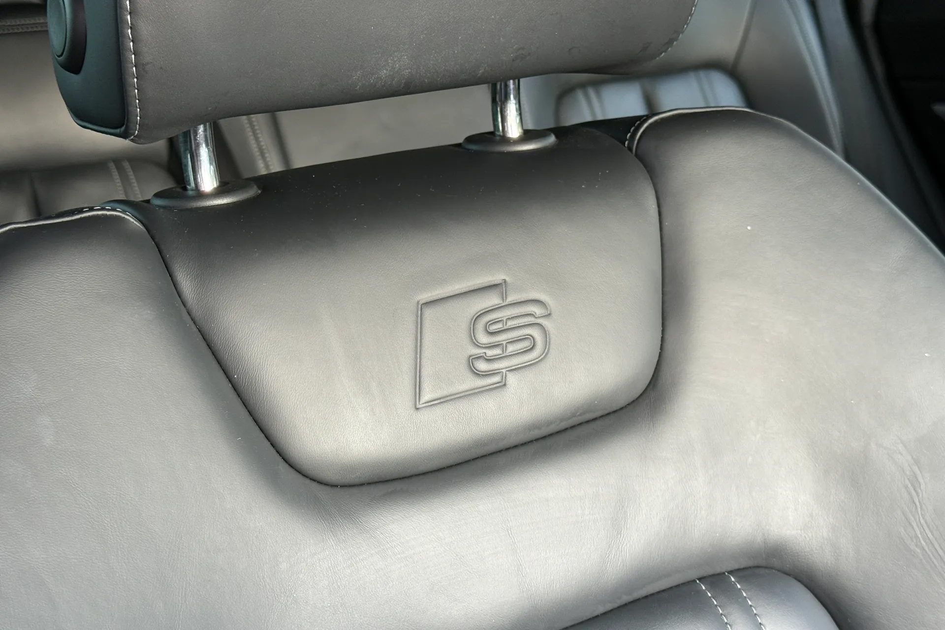 Audi e-tron thumbnail image number 38