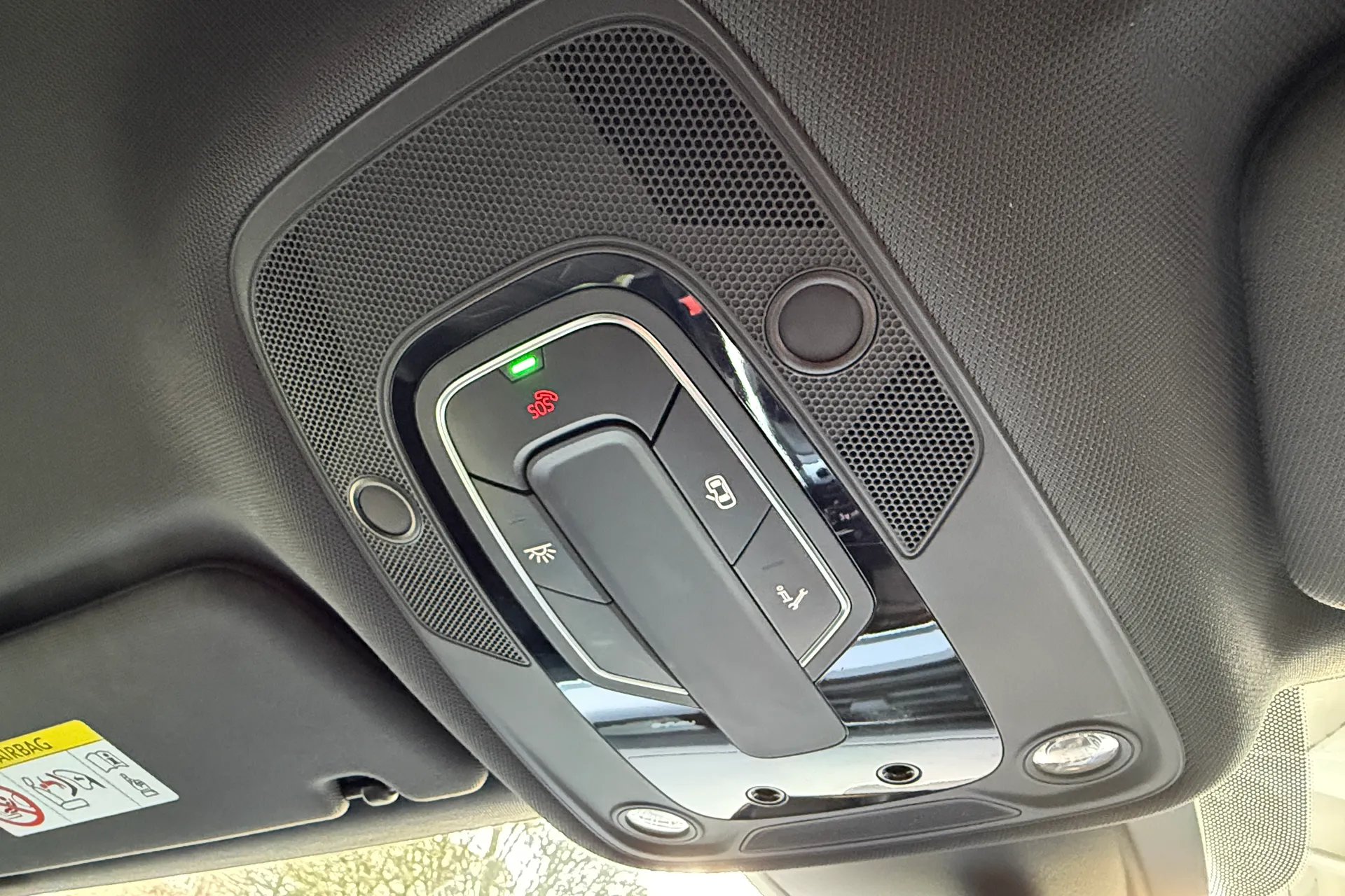 Audi e-tron thumbnail image number 34