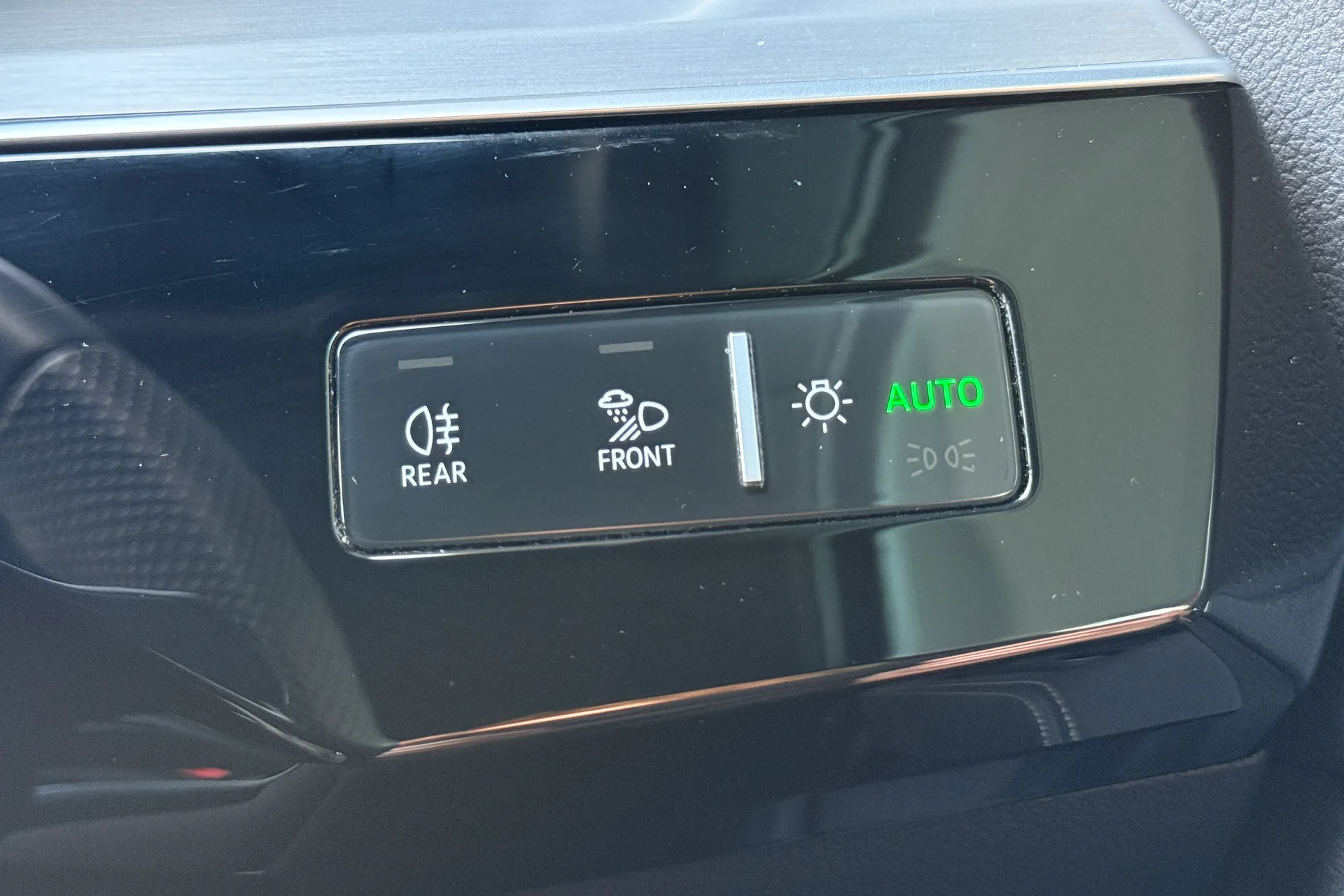 Audi e-tron thumbnail image number 28