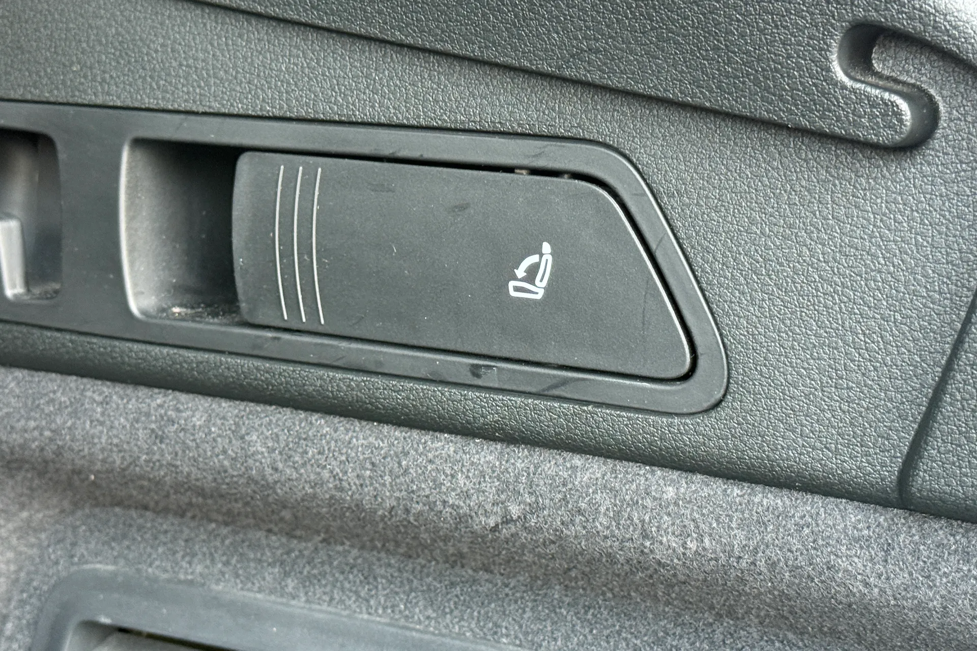 Audi e-tron thumbnail image number 53