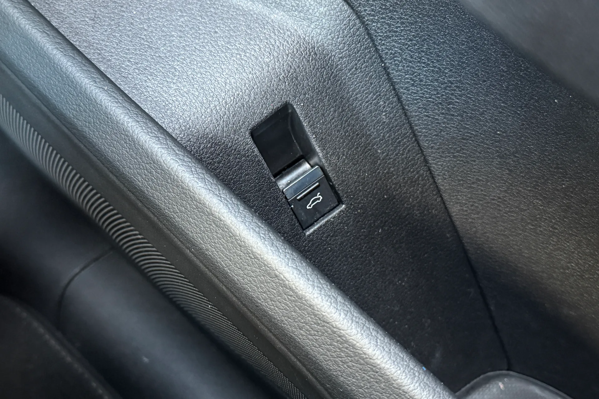 Audi e-tron thumbnail image number 31