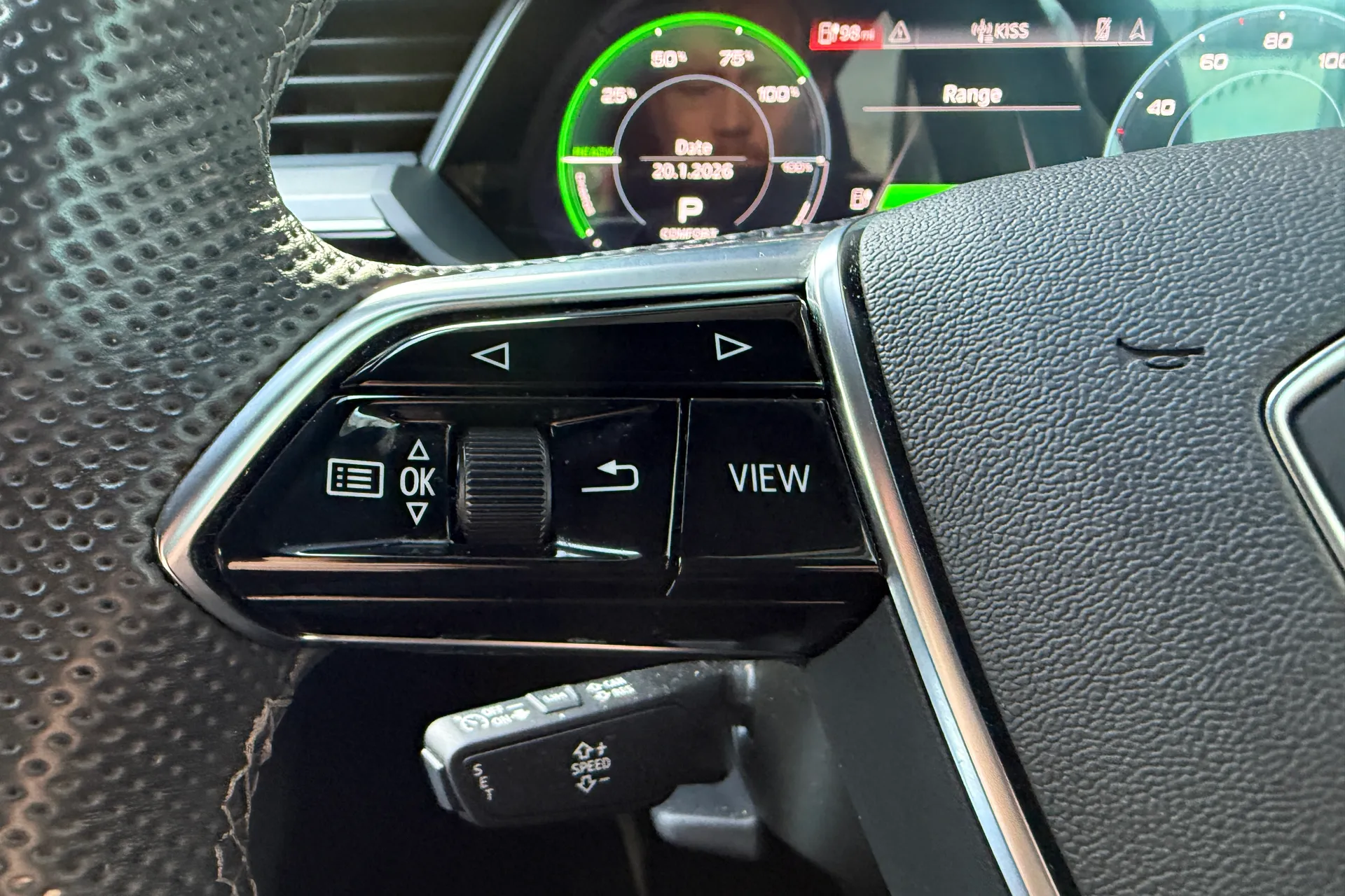 Audi e-tron thumbnail image number 9