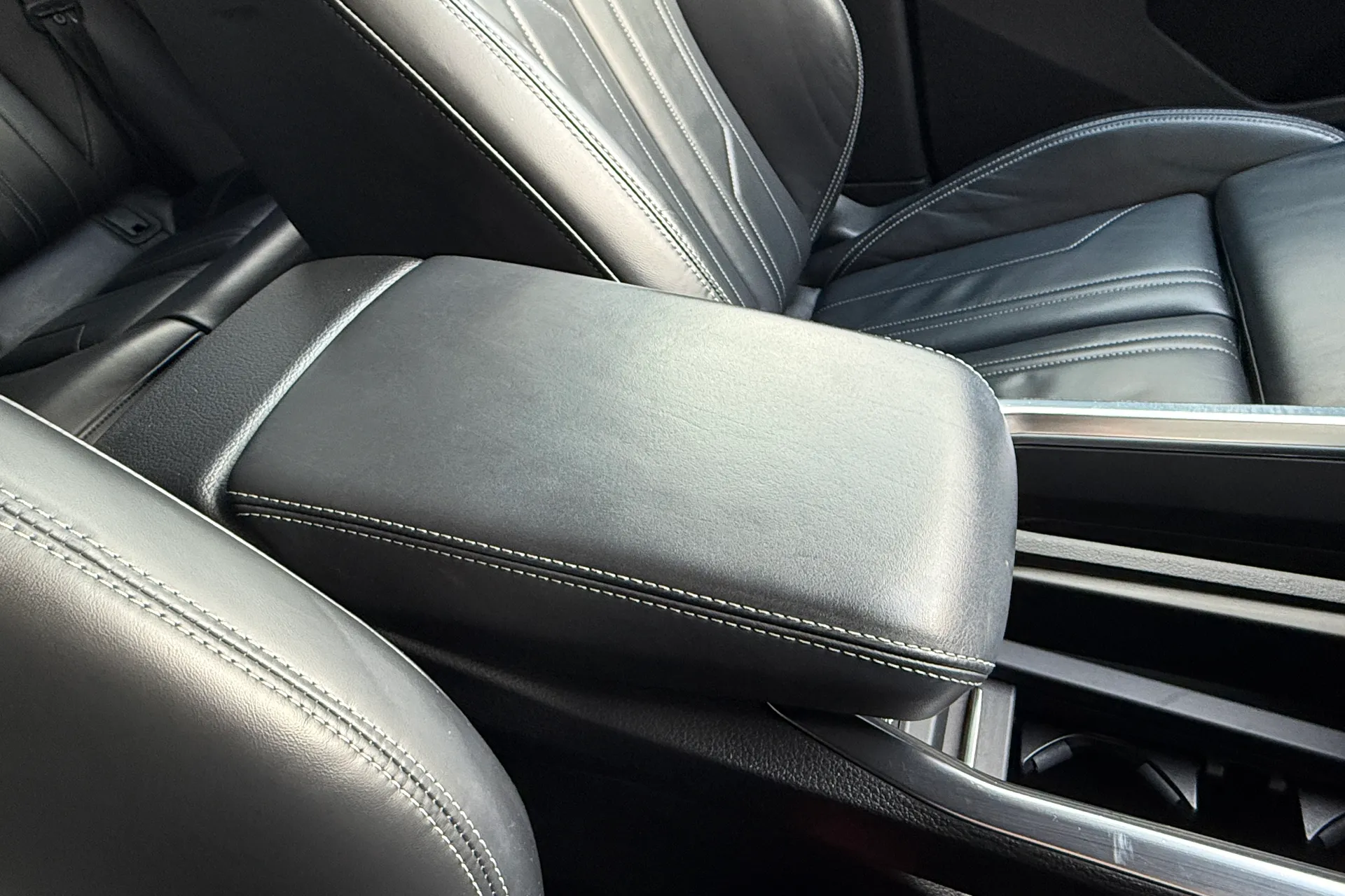 Audi e-tron thumbnail image number 36