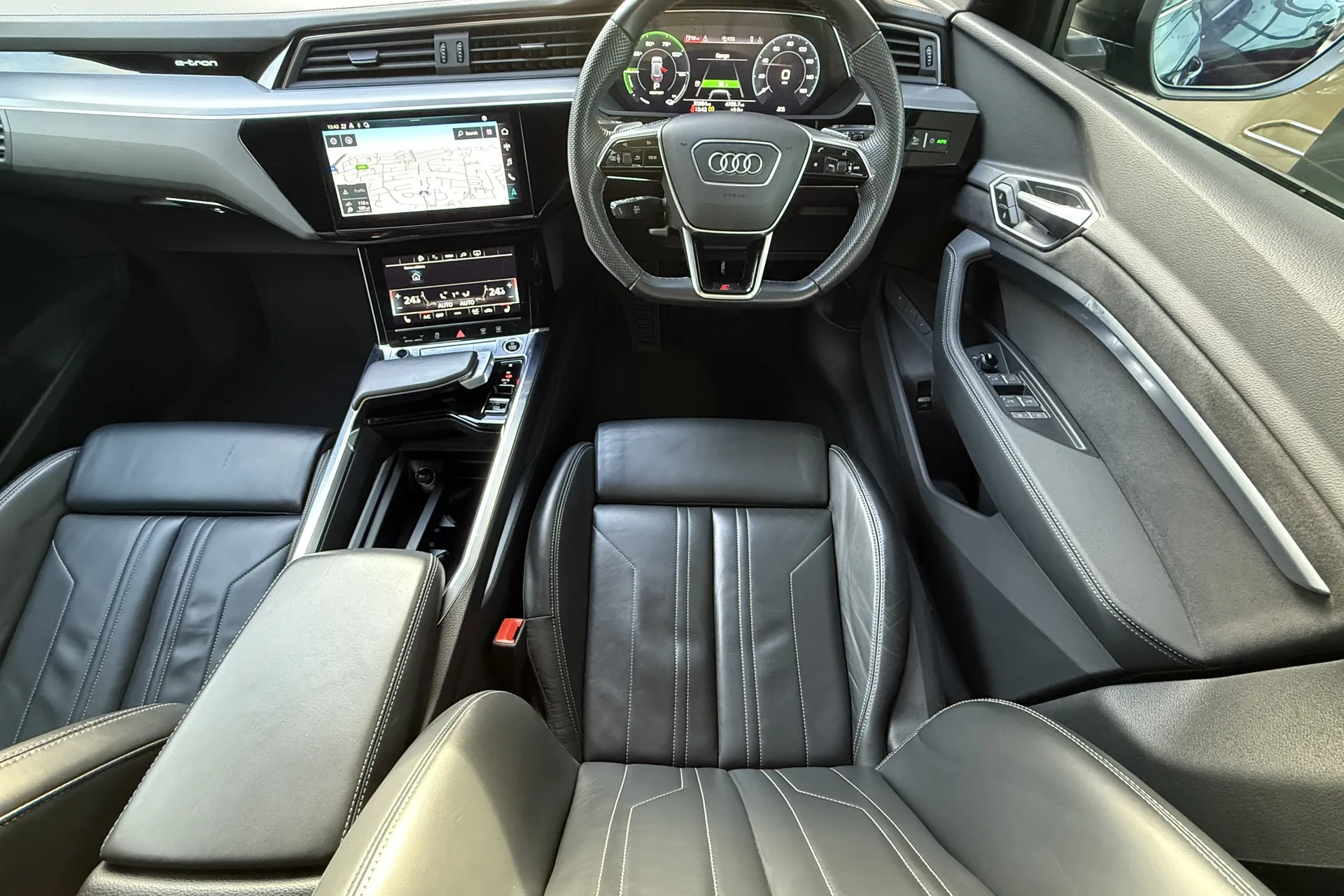 Audi e-tron thumbnail image number 47