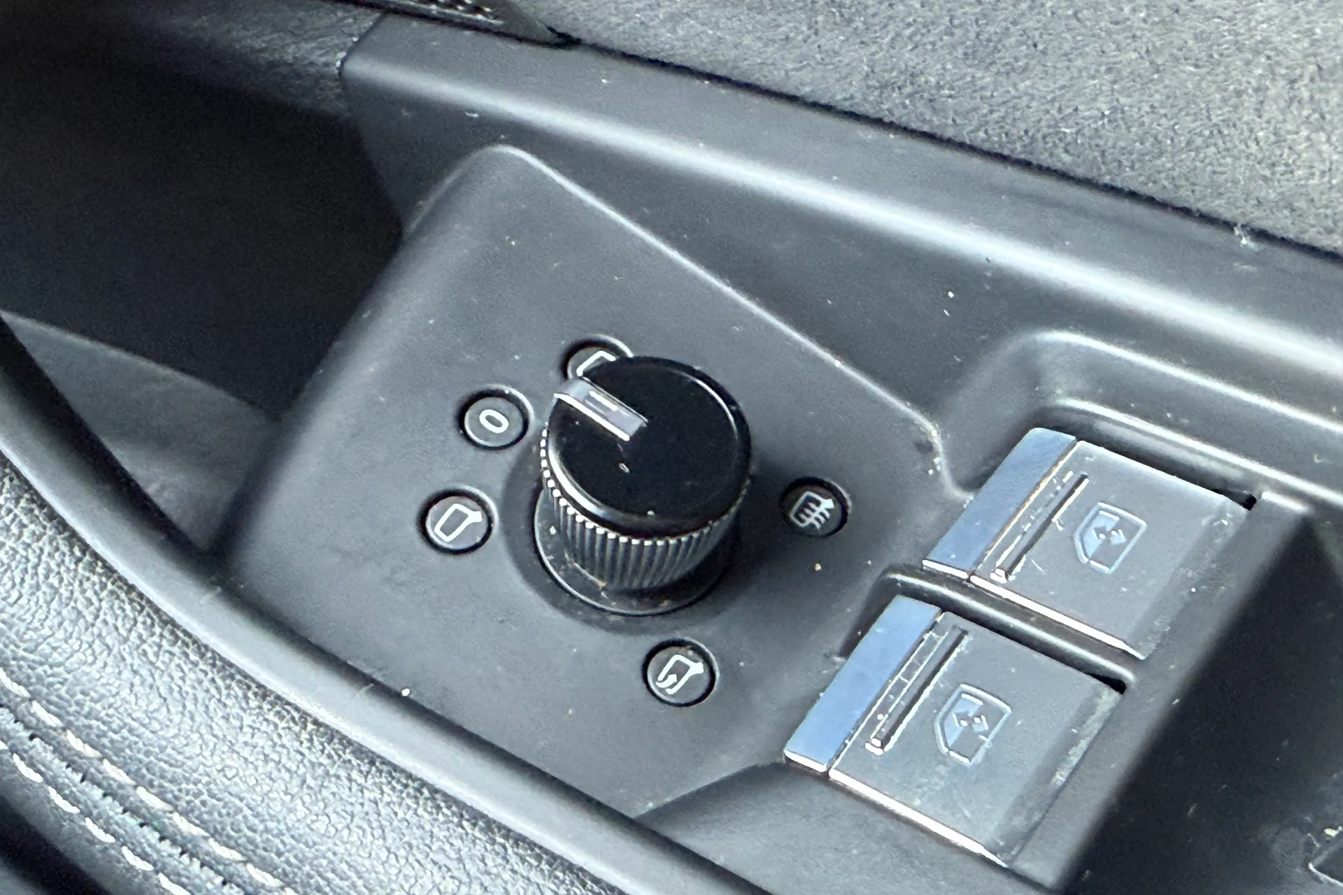 Audi e-tron thumbnail image number 29