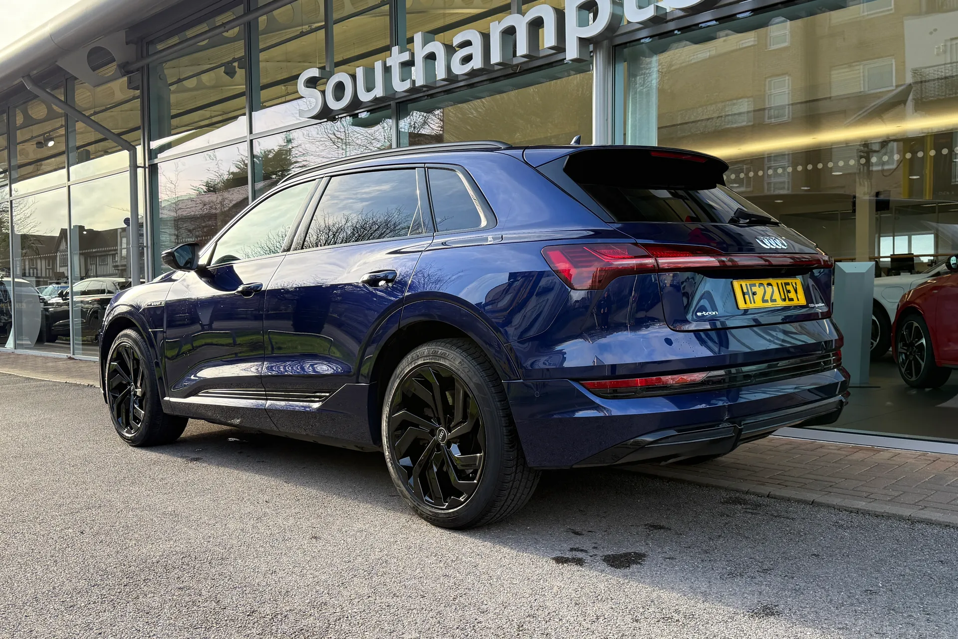 Audi e-tron thumbnail image number 56