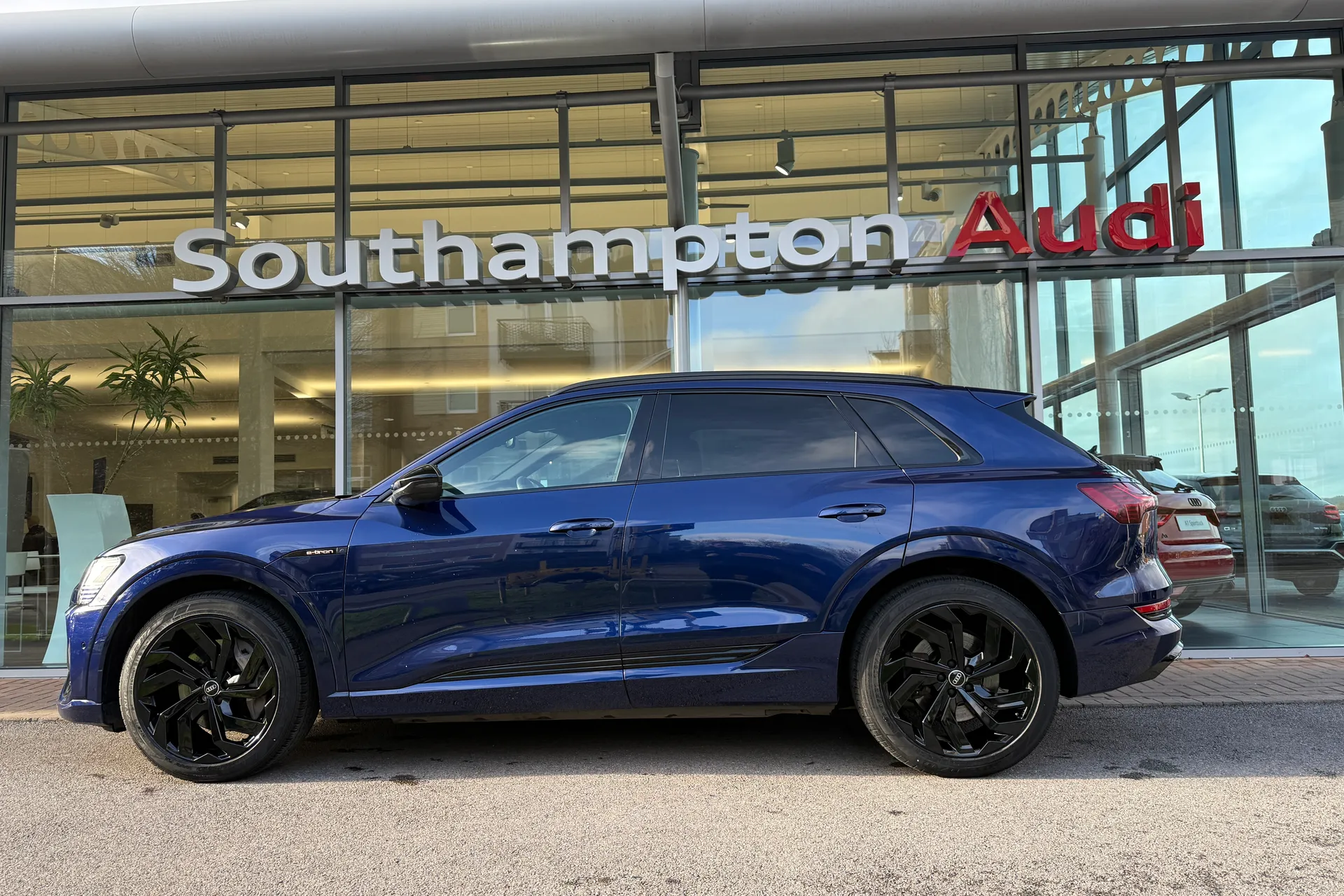 Audi e-tron thumbnail image number 57