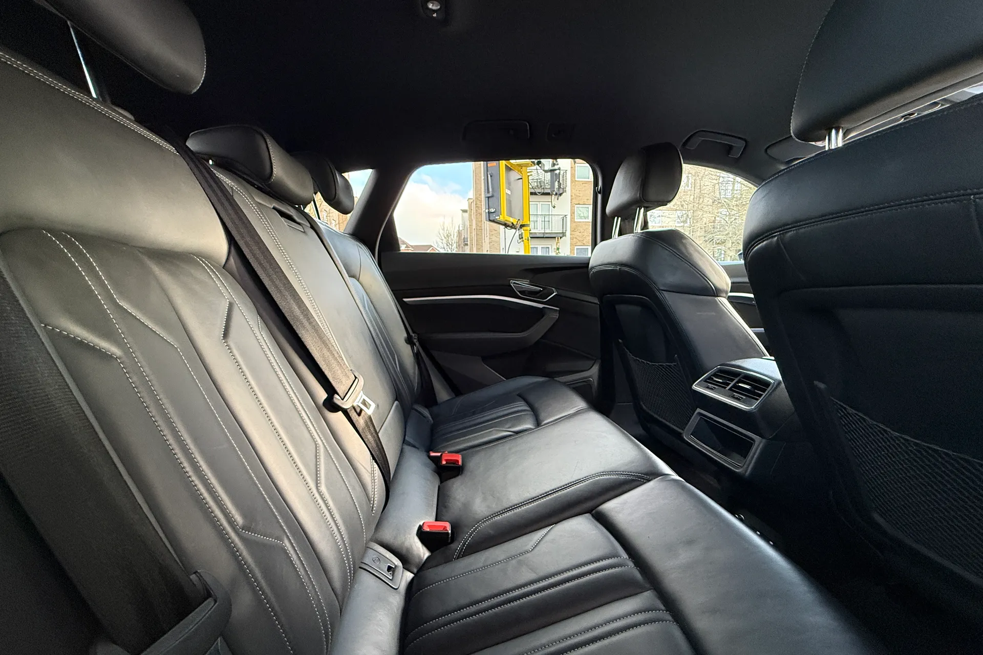 Audi e-tron thumbnail image number 42