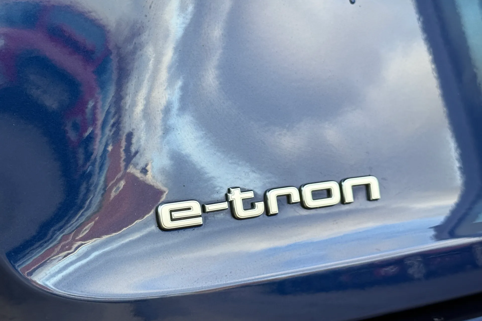 Audi e-tron thumbnail image number 52