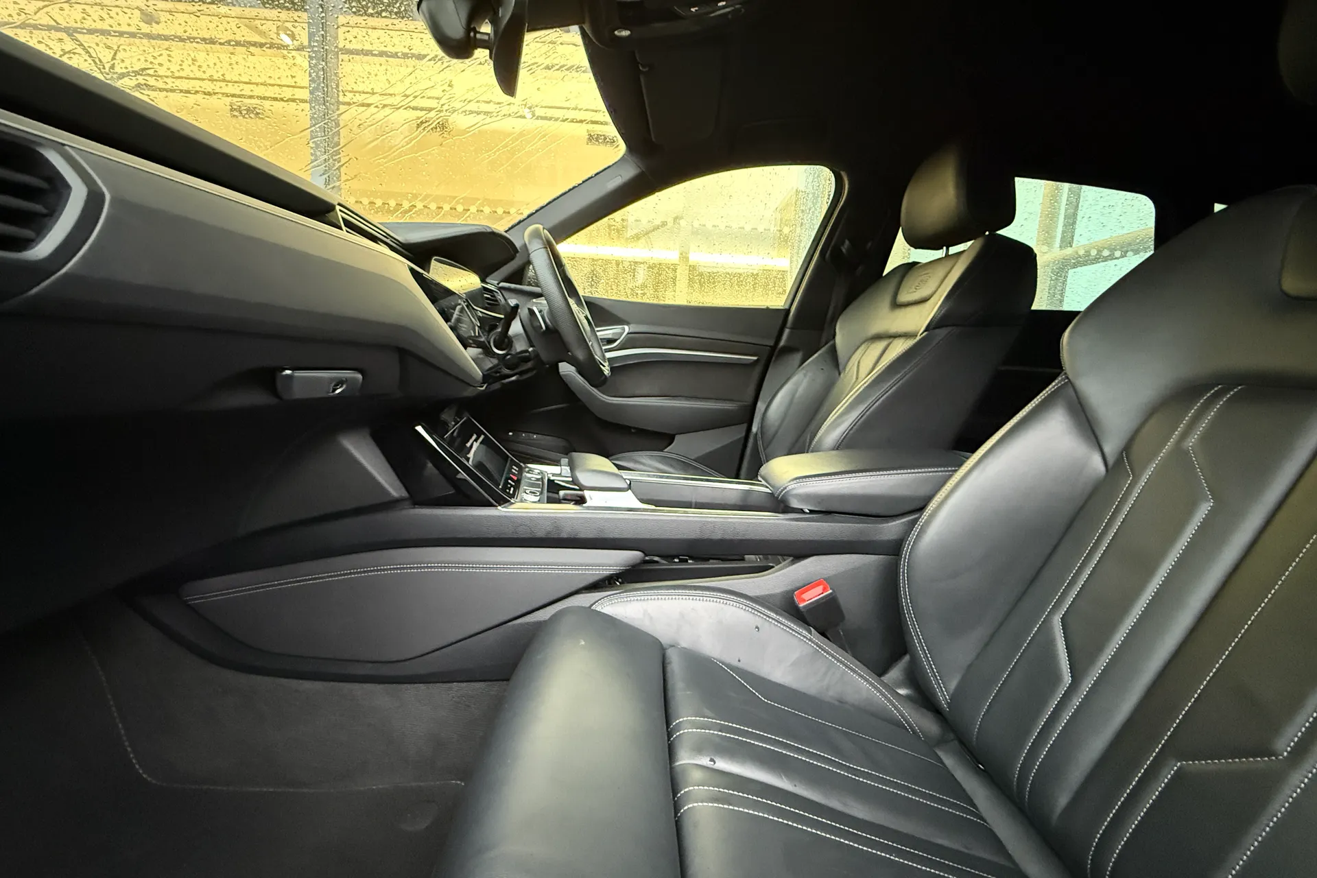 Audi e-tron thumbnail image number 44