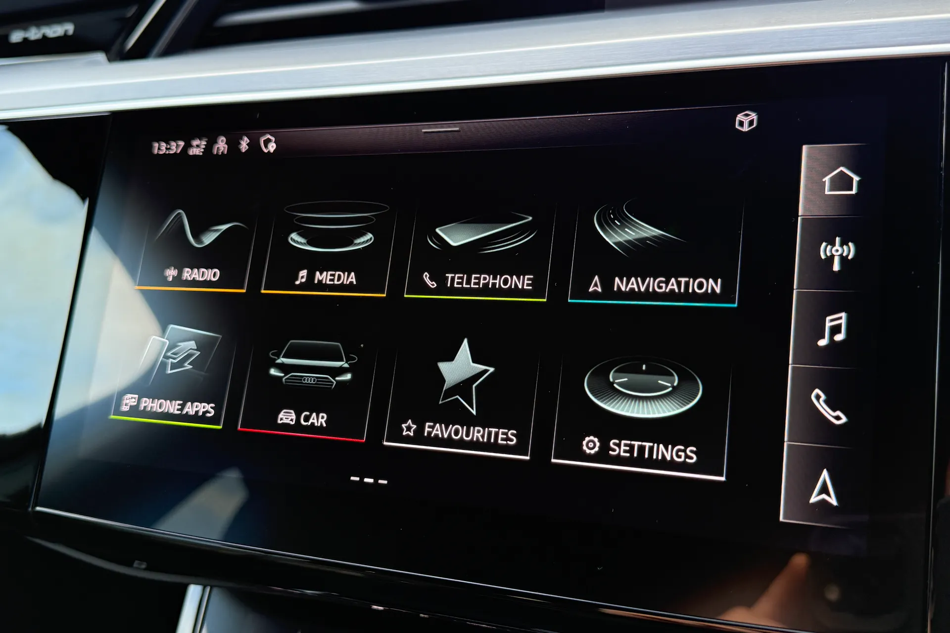 Audi e-tron thumbnail image number 25