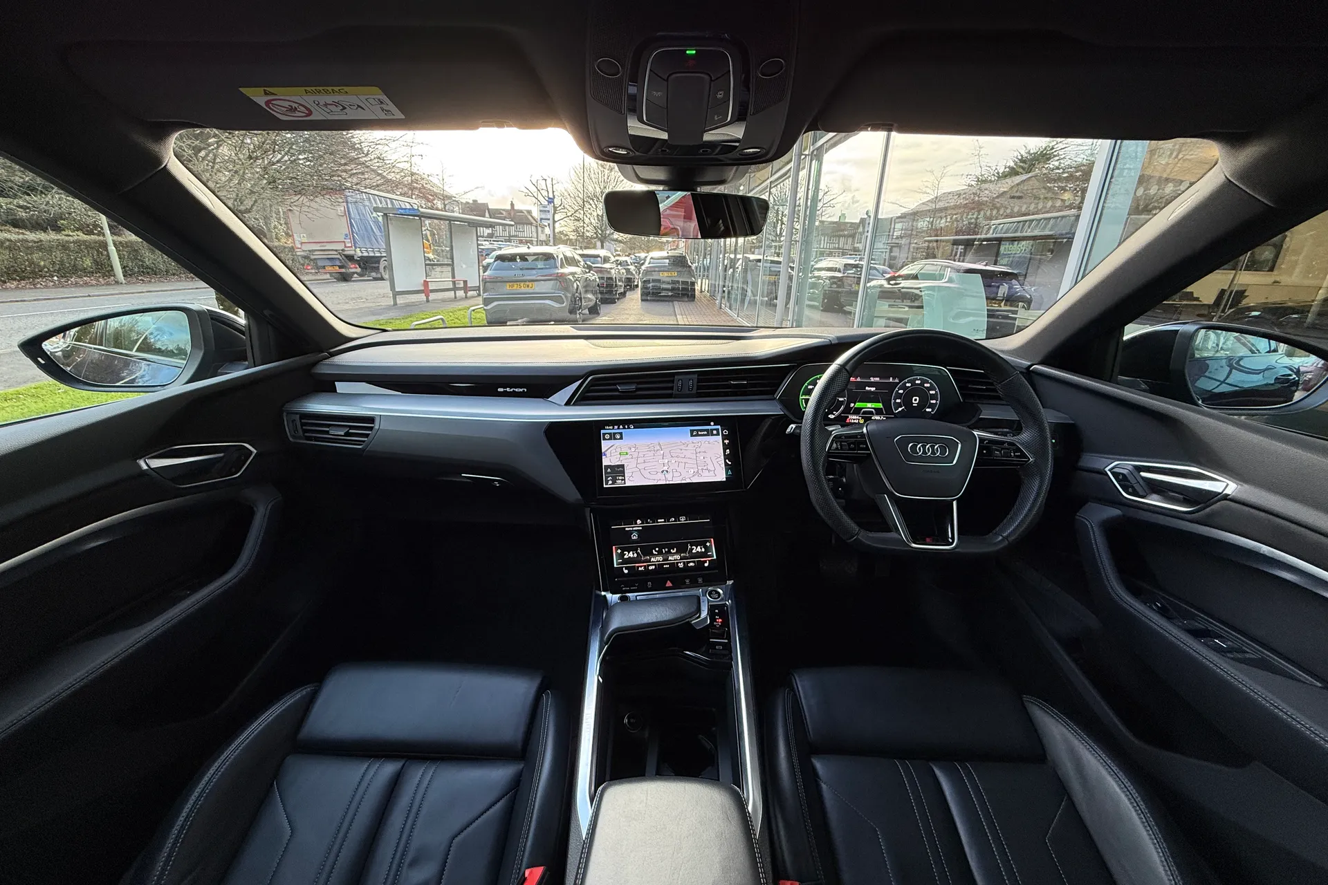 Audi e-tron thumbnail image number 3