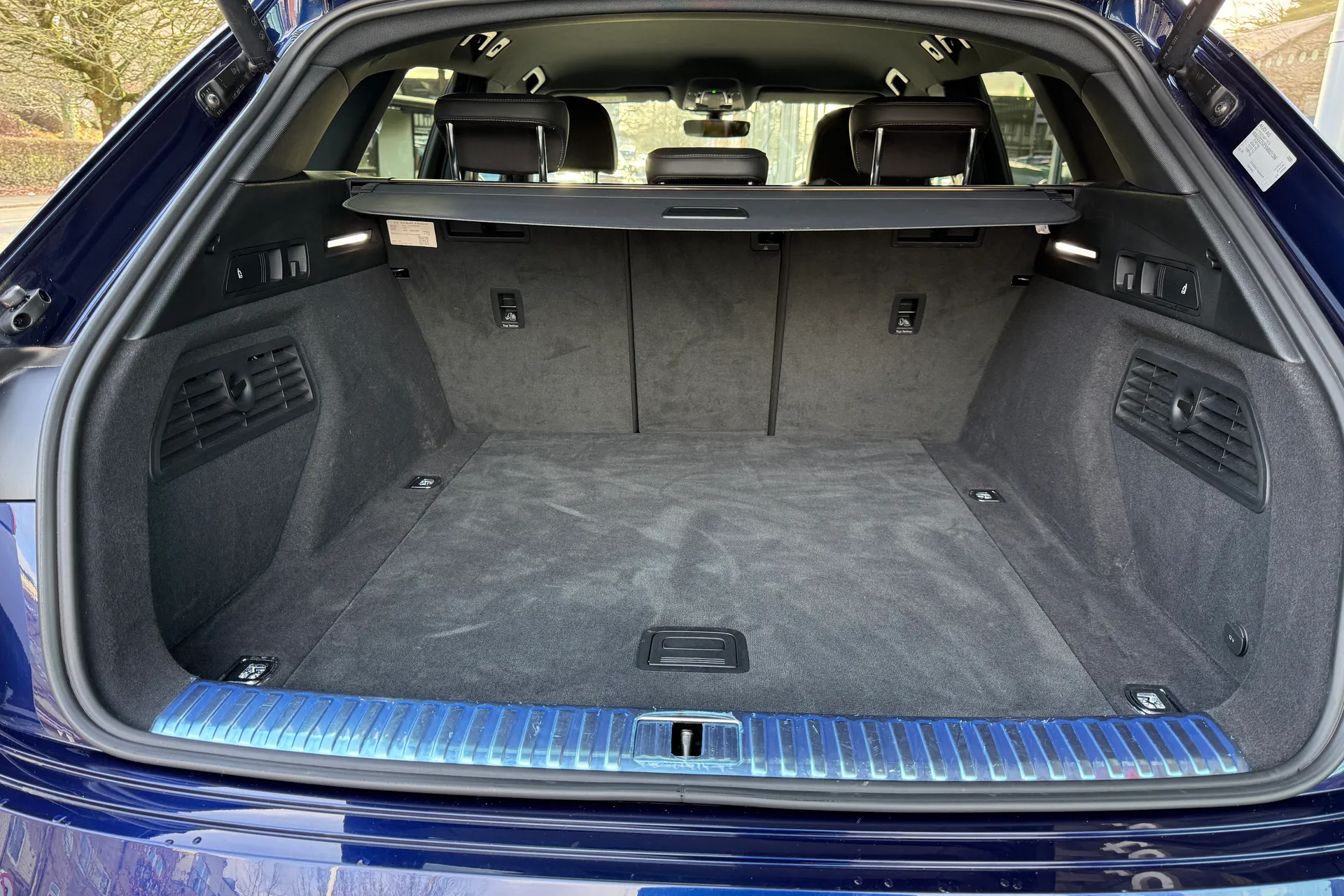 Audi e-tron thumbnail image number 54