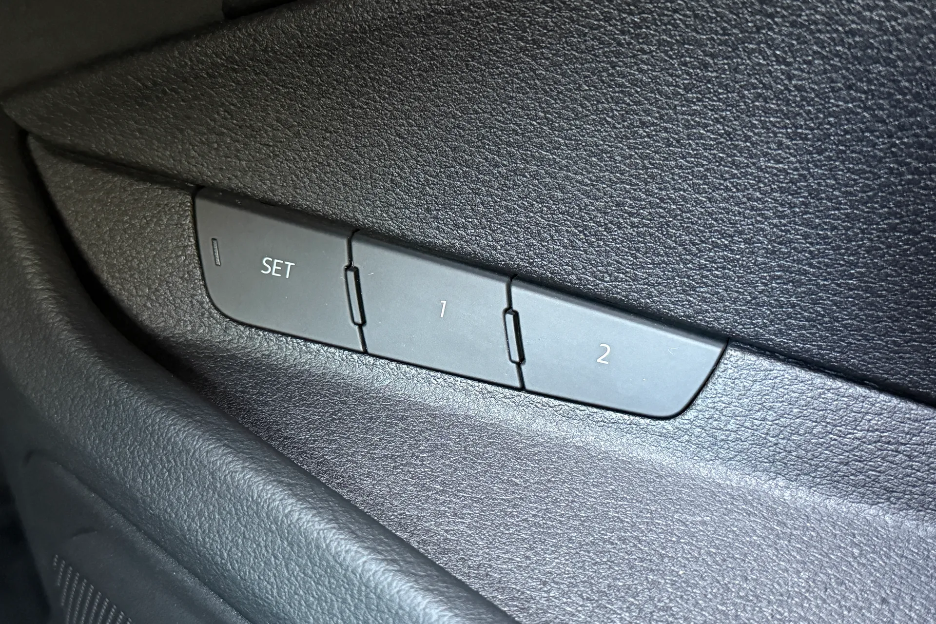 Audi e-tron thumbnail image number 33