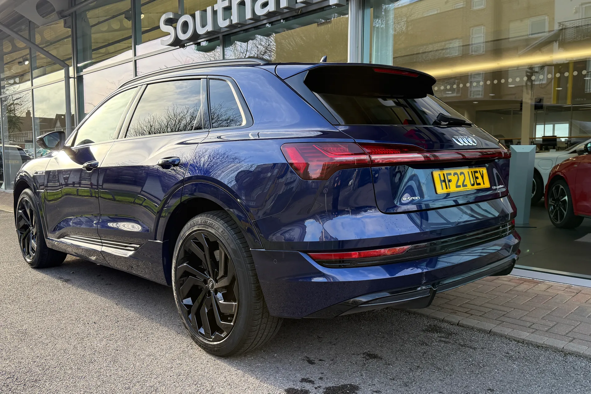 Audi e-tron thumbnail image number 55