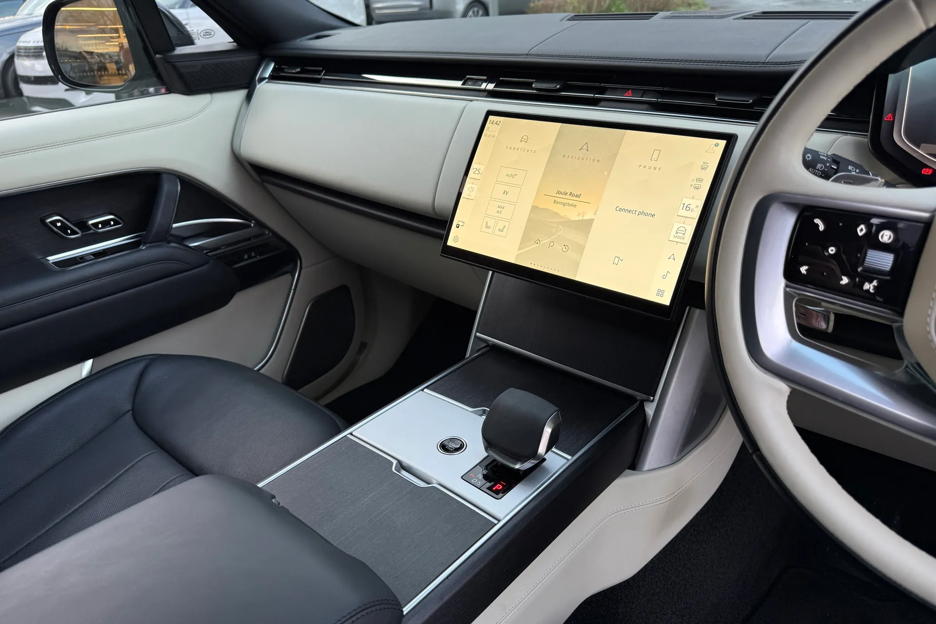 LAND ROVER RANGE ROVER thumbnail image number 20