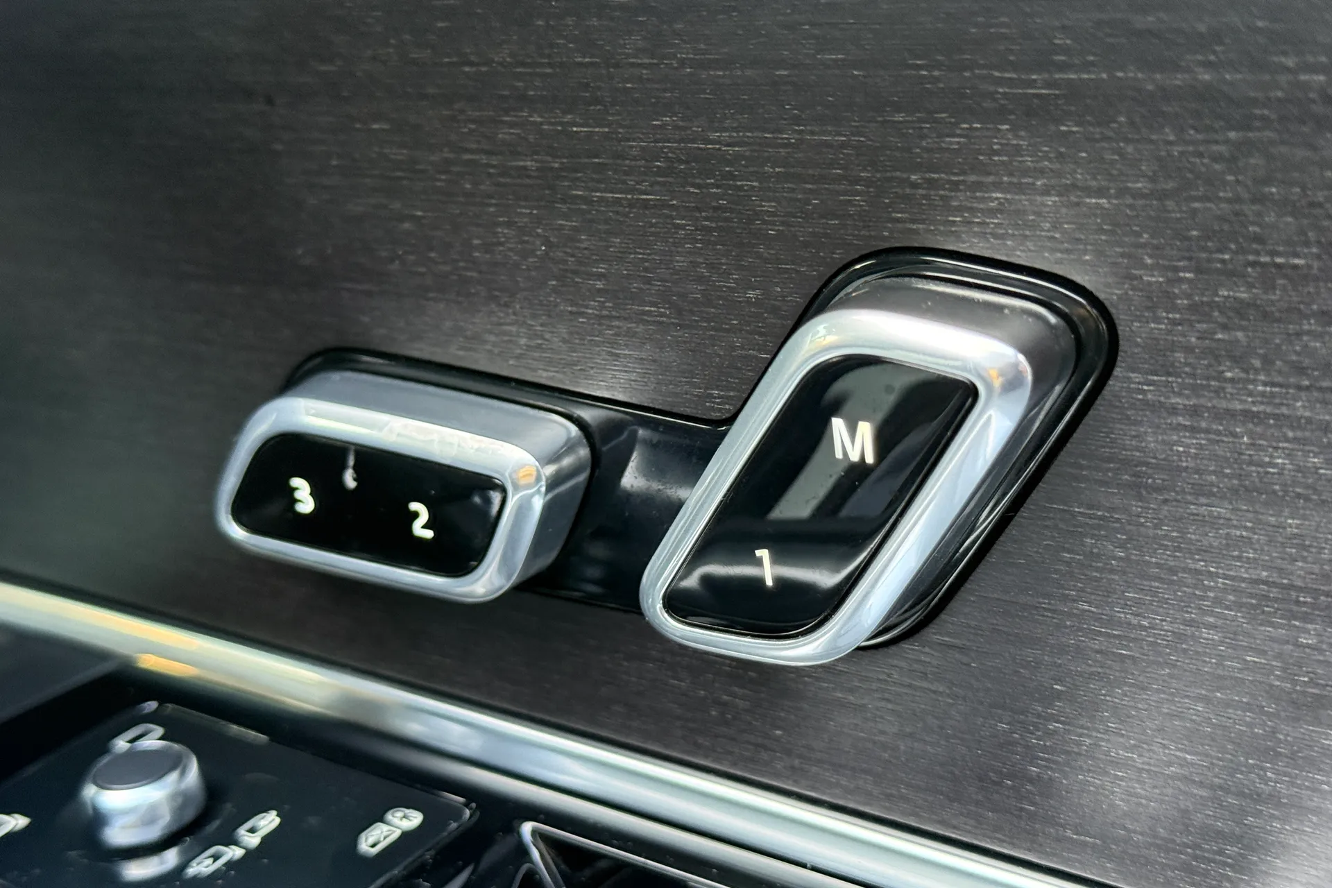 LAND ROVER RANGE ROVER thumbnail image number 54