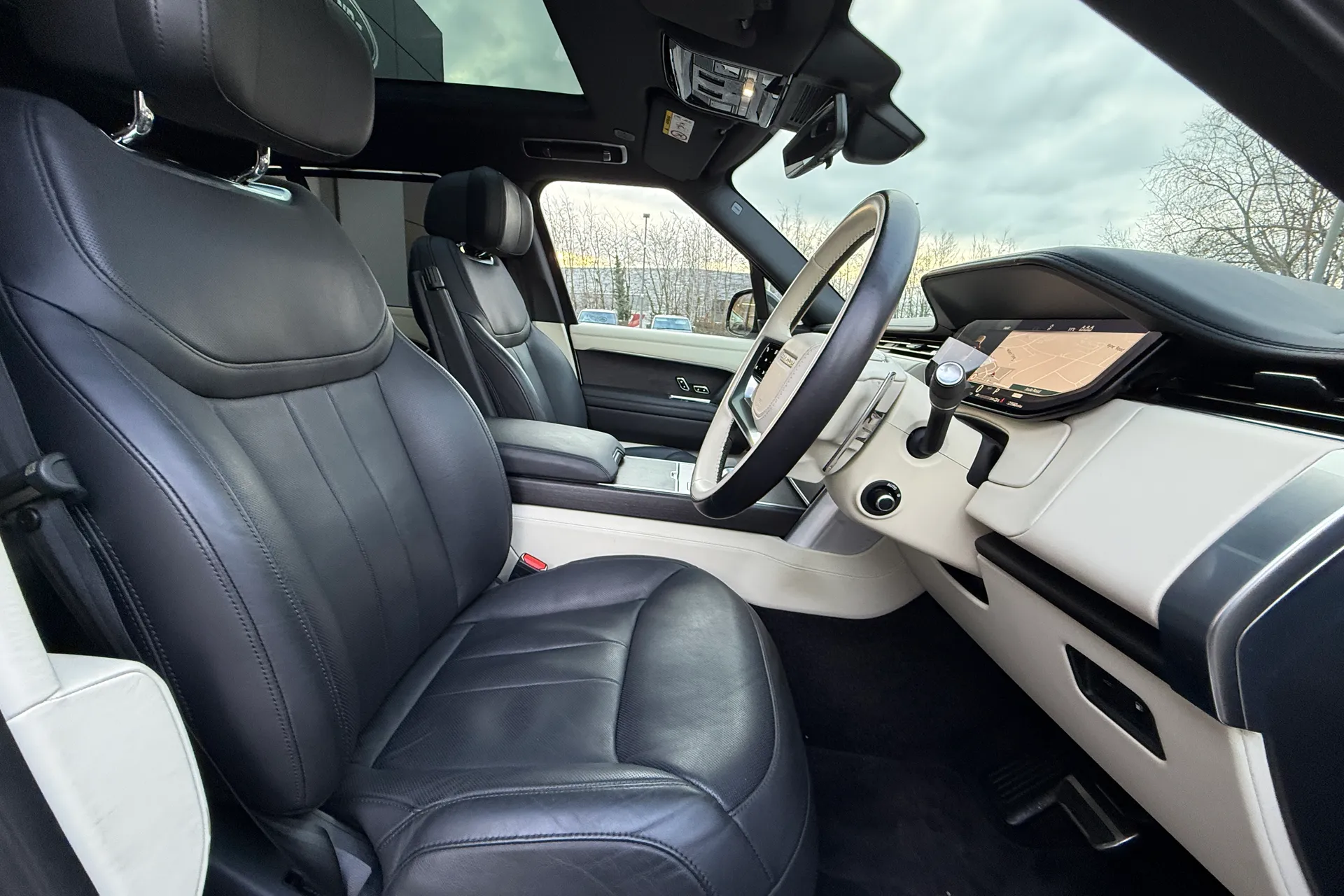 LAND ROVER RANGE ROVER thumbnail image number 9