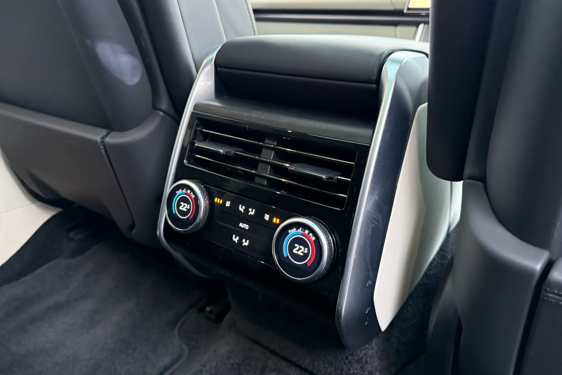 LAND ROVER RANGE ROVER thumbnail image number 38